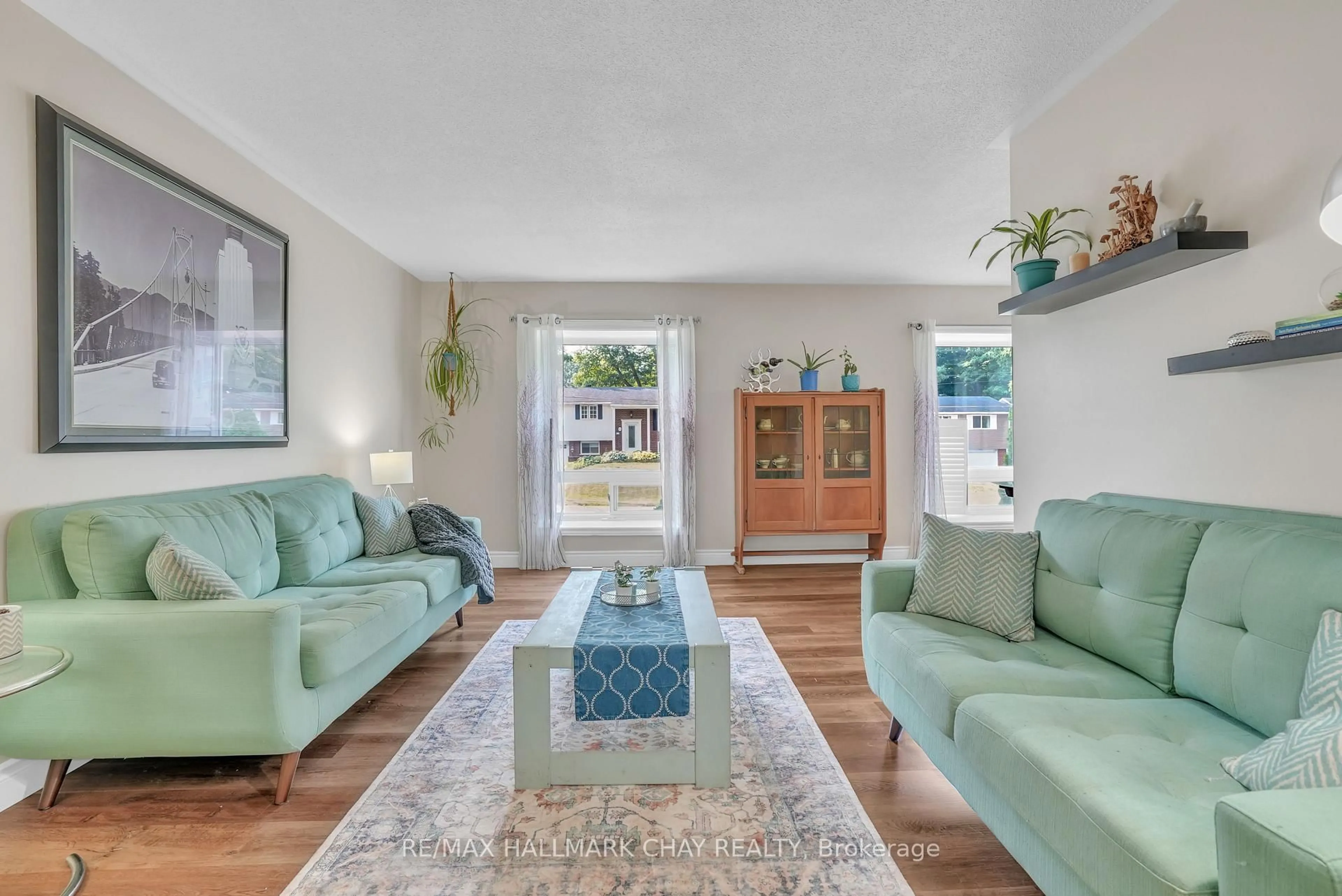 Living room with furniture, unknown for 15 Viel St, Penetanguishene Ontario L9M 1H8