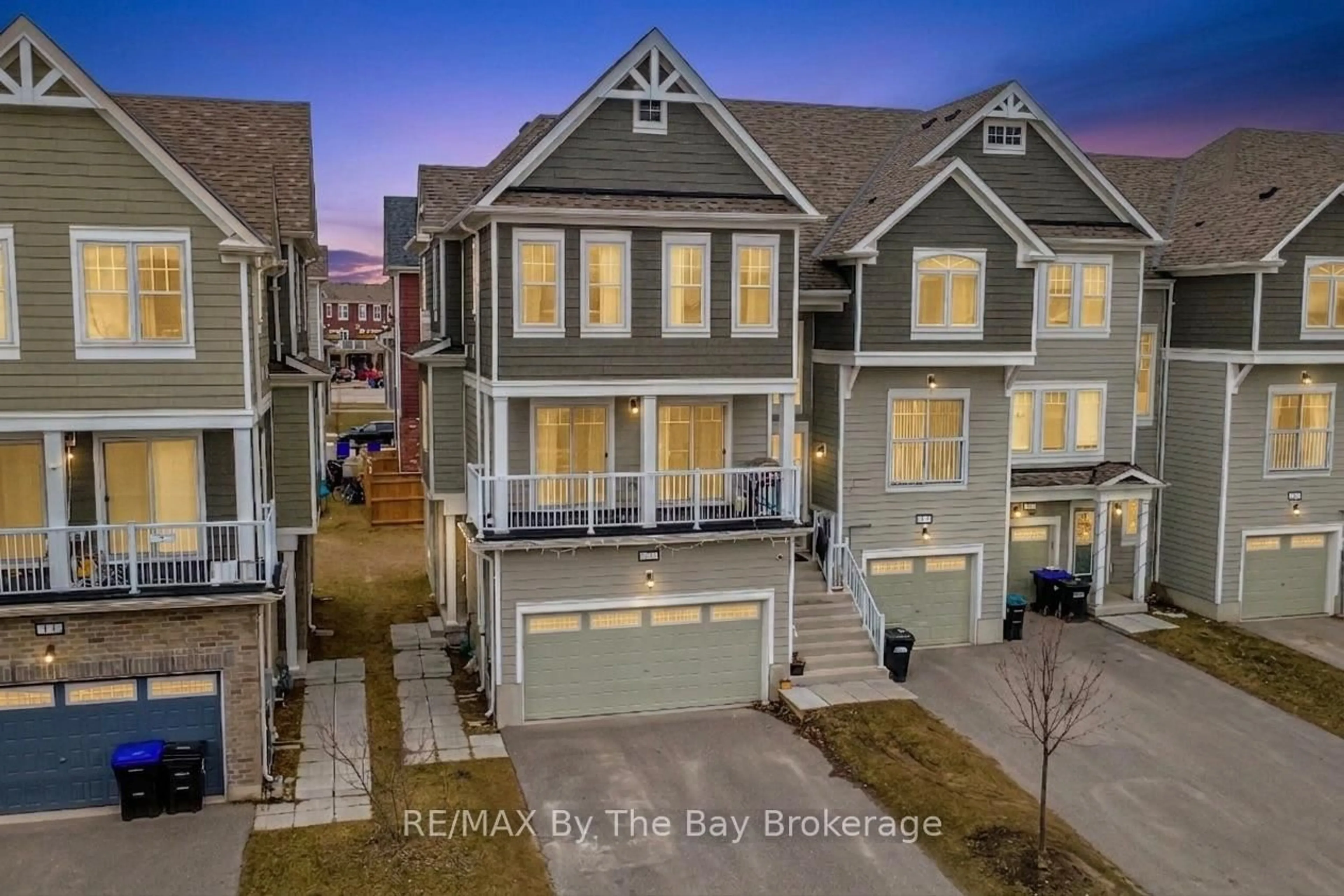 A pic from outside/outdoor area/front of a property/back of a property/a pic from drone, street for 15 Dunes Dr, Wasaga Beach Ontario L9Z 0J1