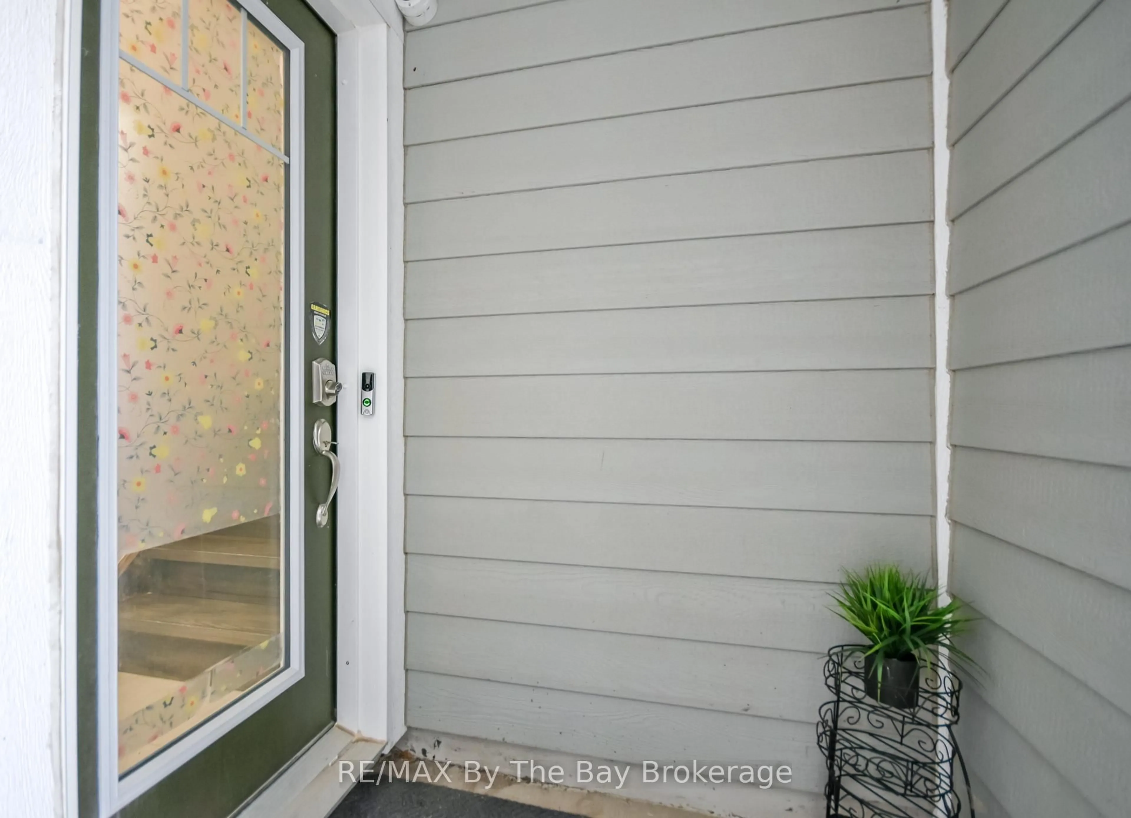 Indoor entryway for 15 Dunes Dr, Wasaga Beach Ontario L9Z 0J1
