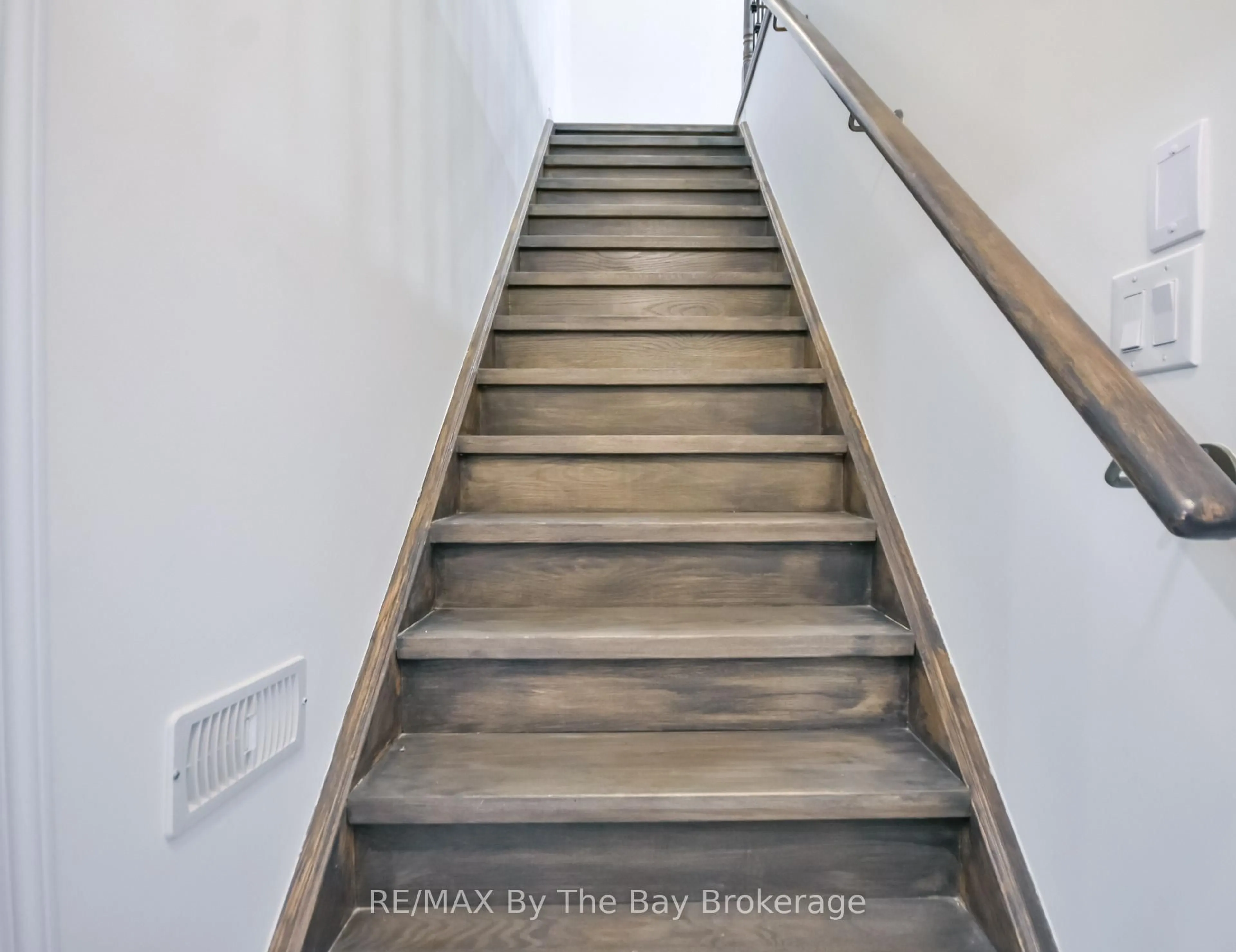 Stairs for 15 Dunes Dr, Wasaga Beach Ontario L9Z 0J1