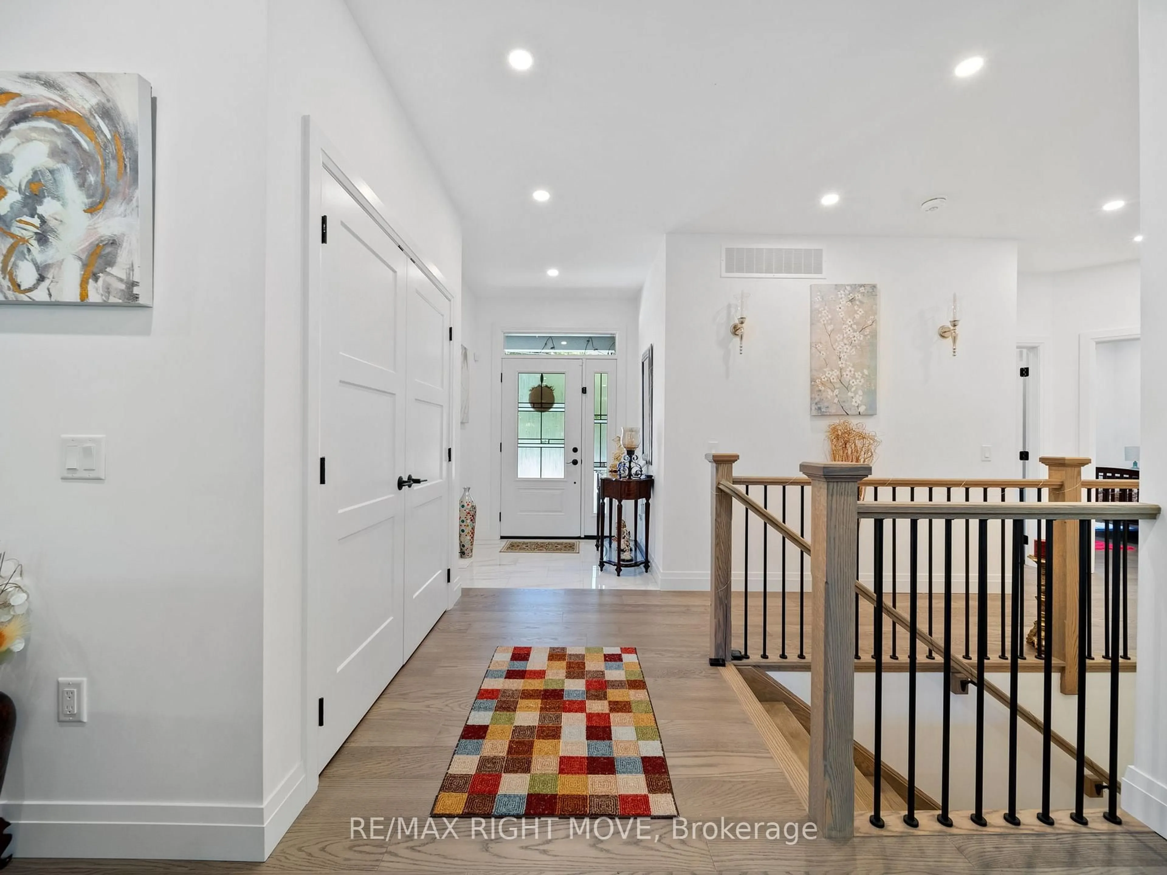 Indoor entryway for 22 Bellehumeur Rd, Tiny Ontario L9M 0J1
