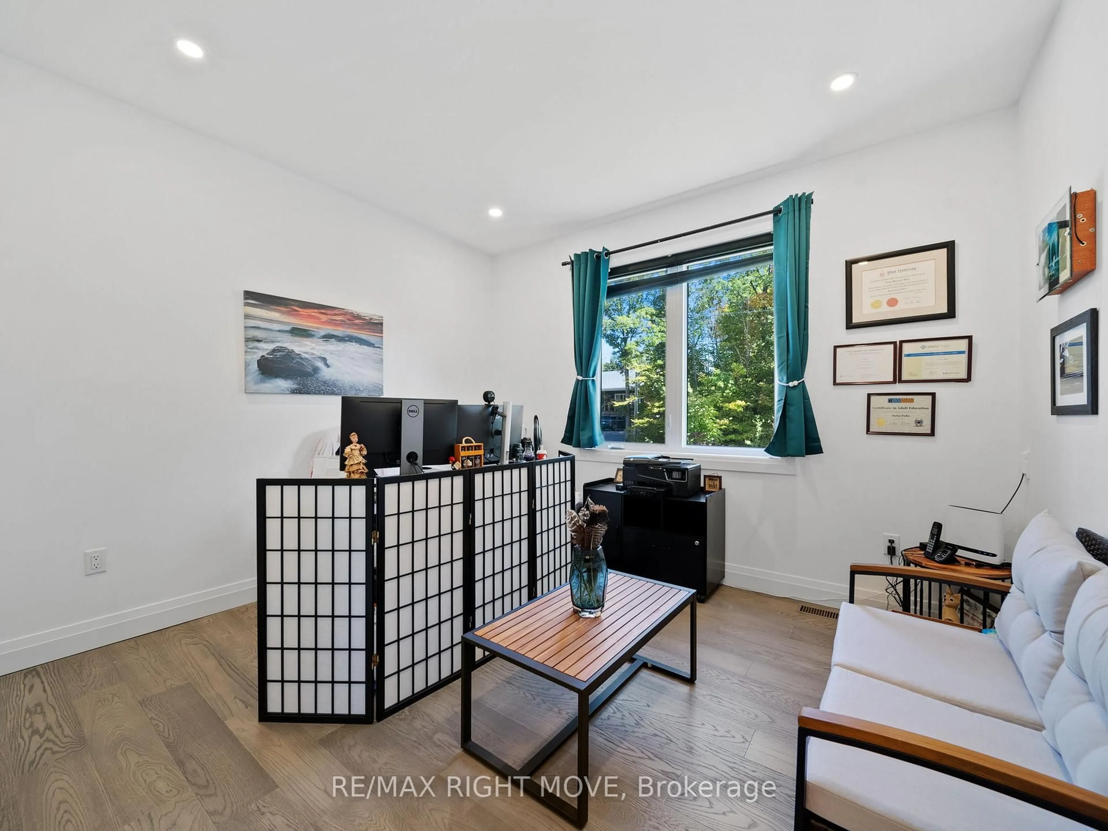 Living room with furniture, wood/laminate floor for 22 Bellehumeur Rd, Tiny Ontario L9M 0J1