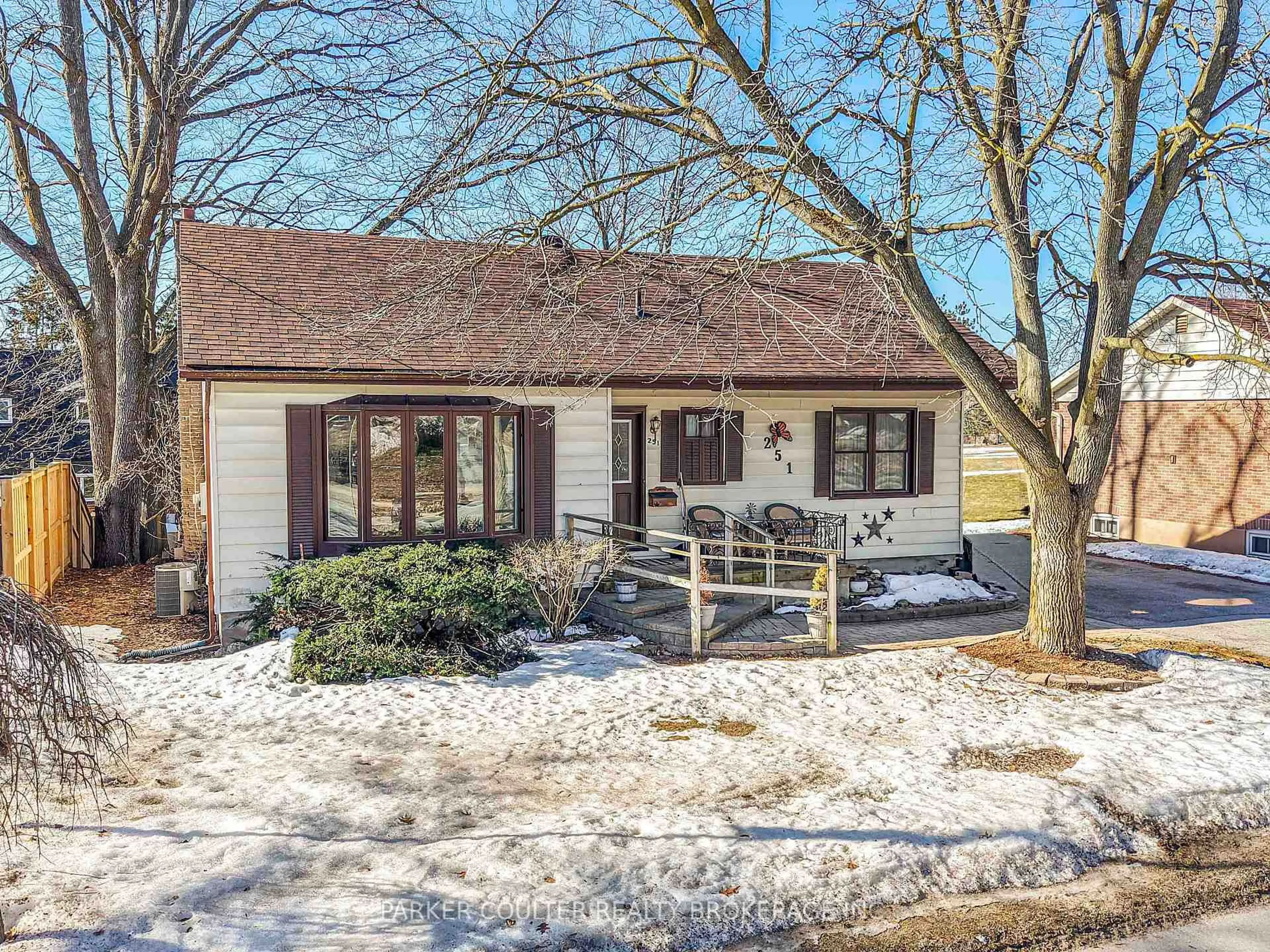 Unknown for 251 Codrington St, Barrie Ontario L4M 1S6