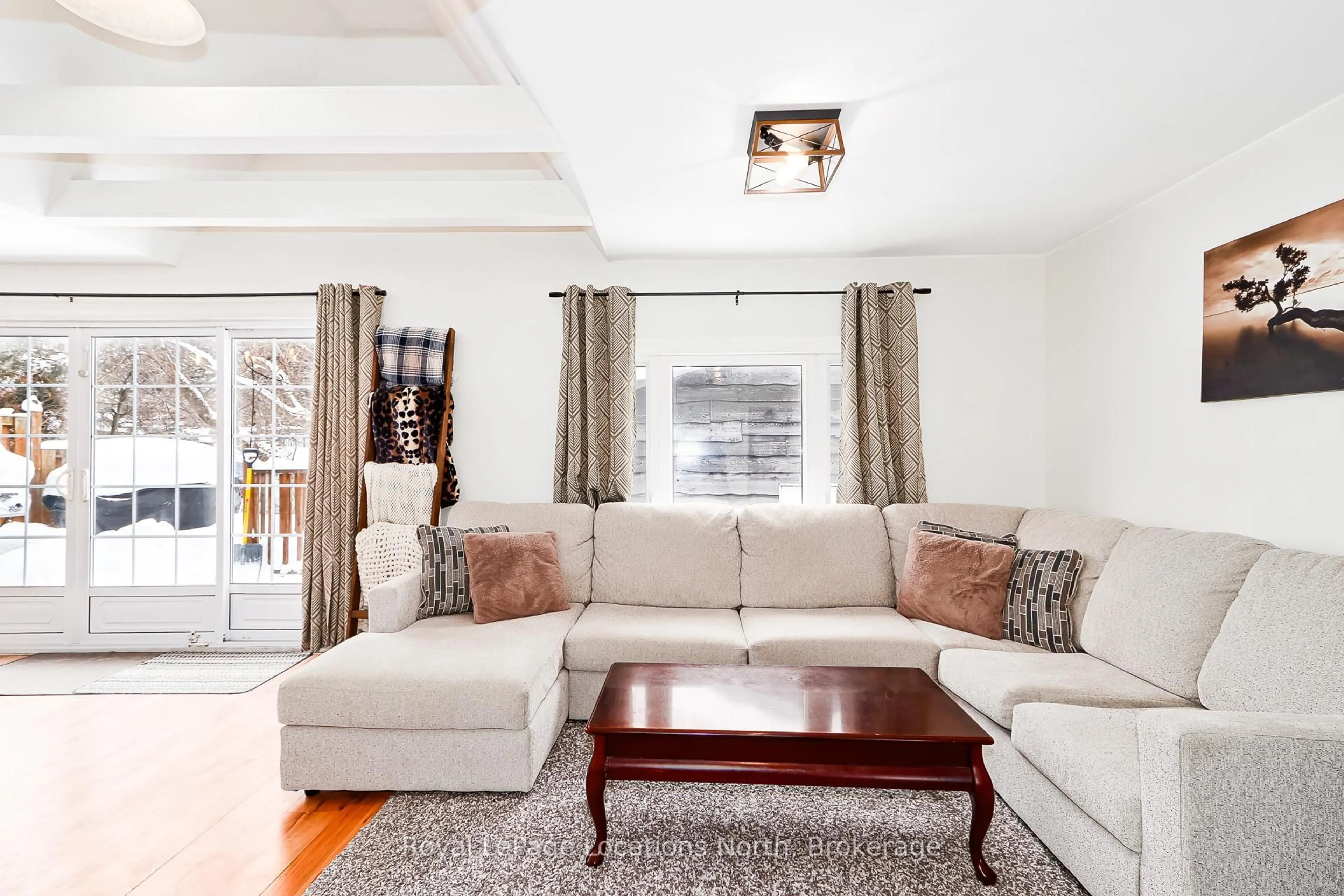 Living room with furniture, unknown for 46 Fourth St, Midland Ontario L4R 3S8