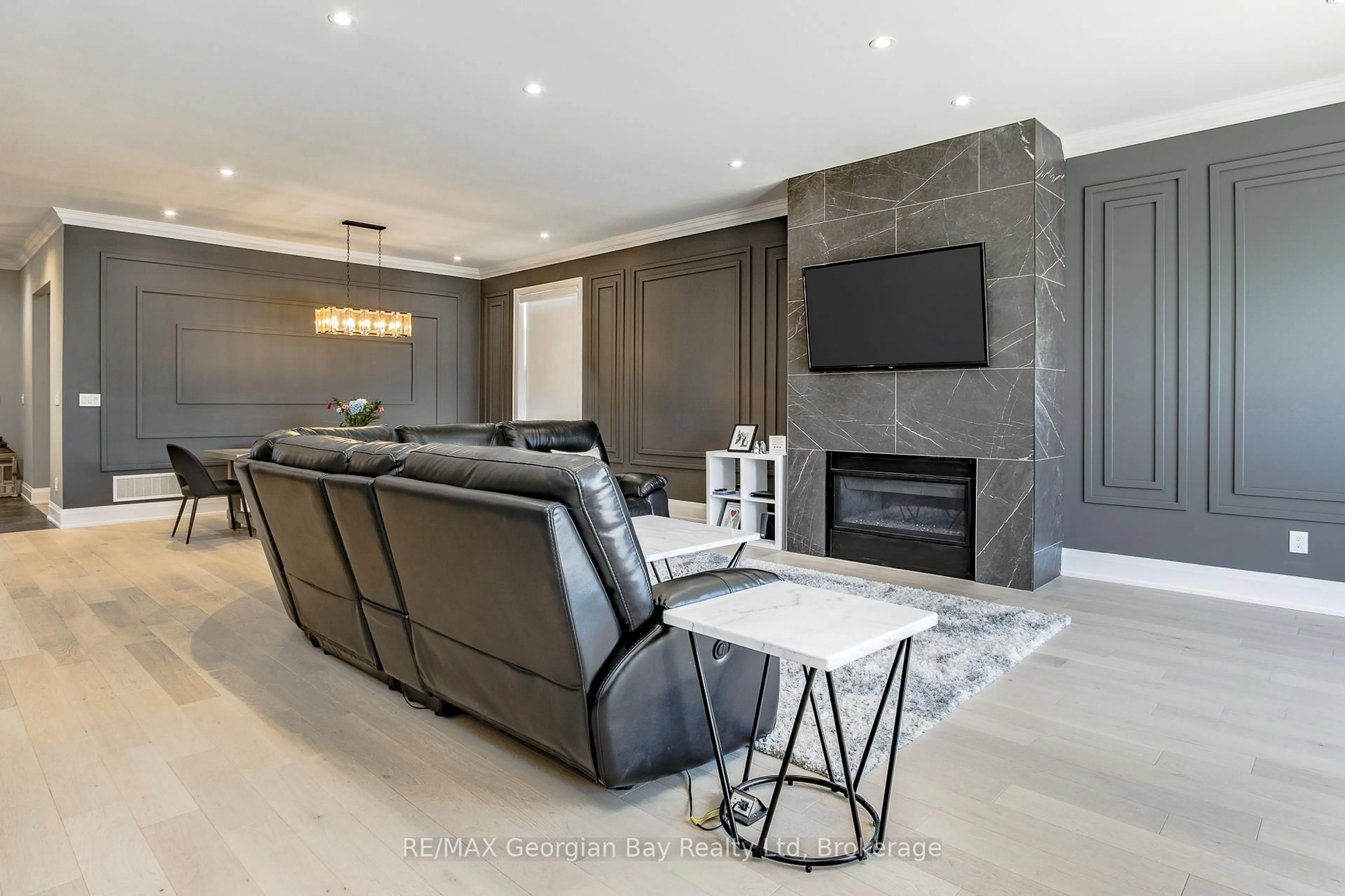 Living room with furniture, unknown for 6 Caldwell Dr, Oro-Medonte Ontario L0L 2L0