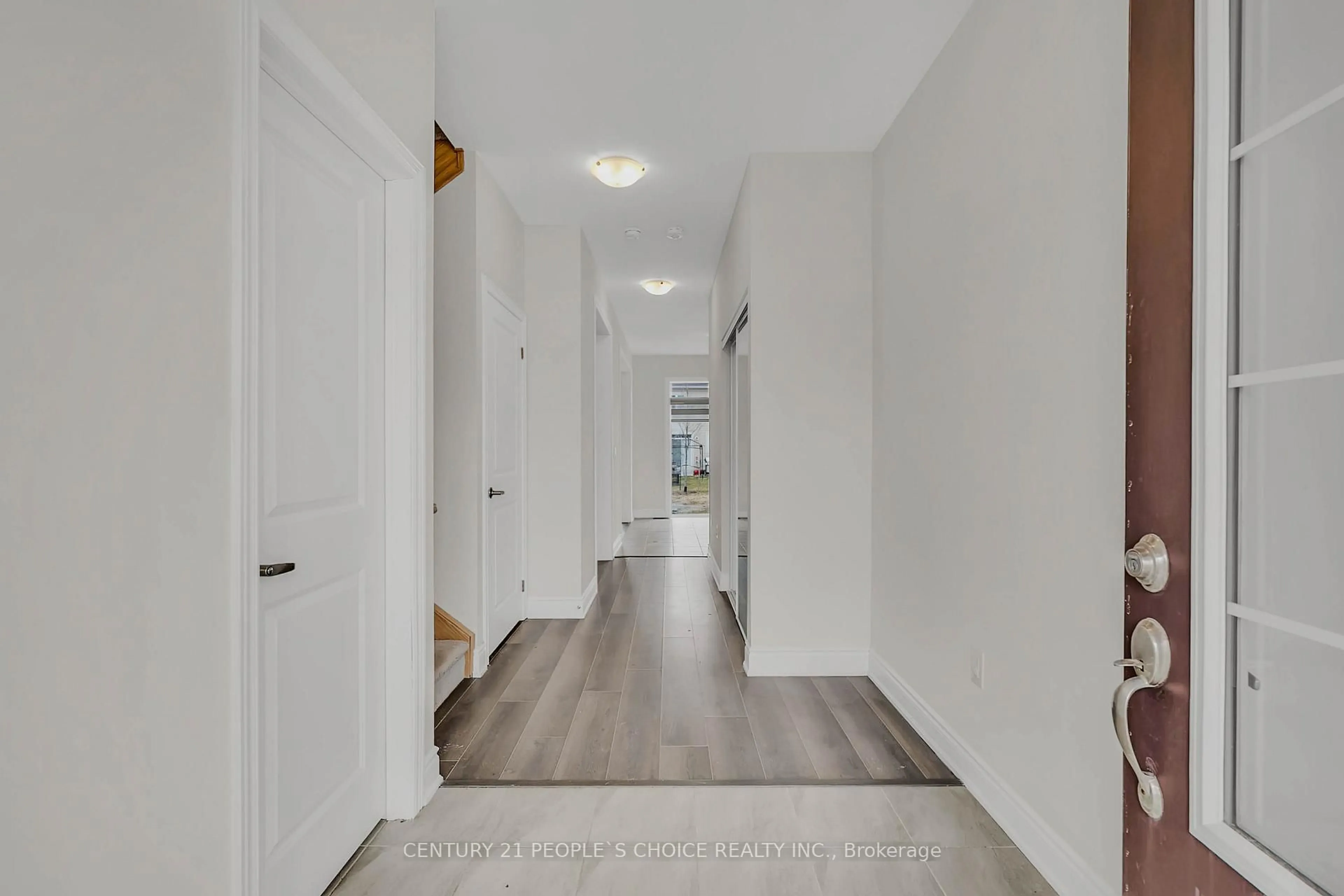 Indoor entryway for 69 Central Square Blvd, Wasaga Beach Ontario L9Z 0L9