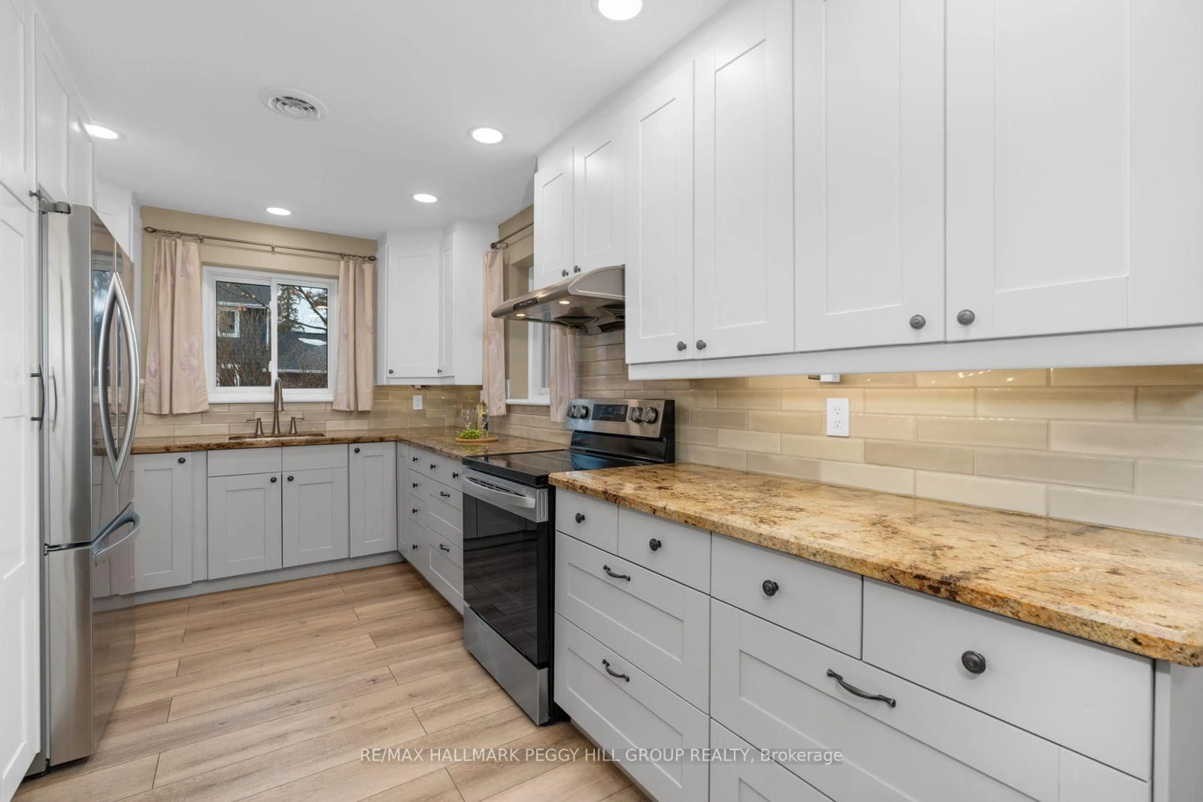 Open concept kitchen, ceramic/tile floor for 1341 Old Barrie Rd, Oro-Medonte Ontario L0L 2L0