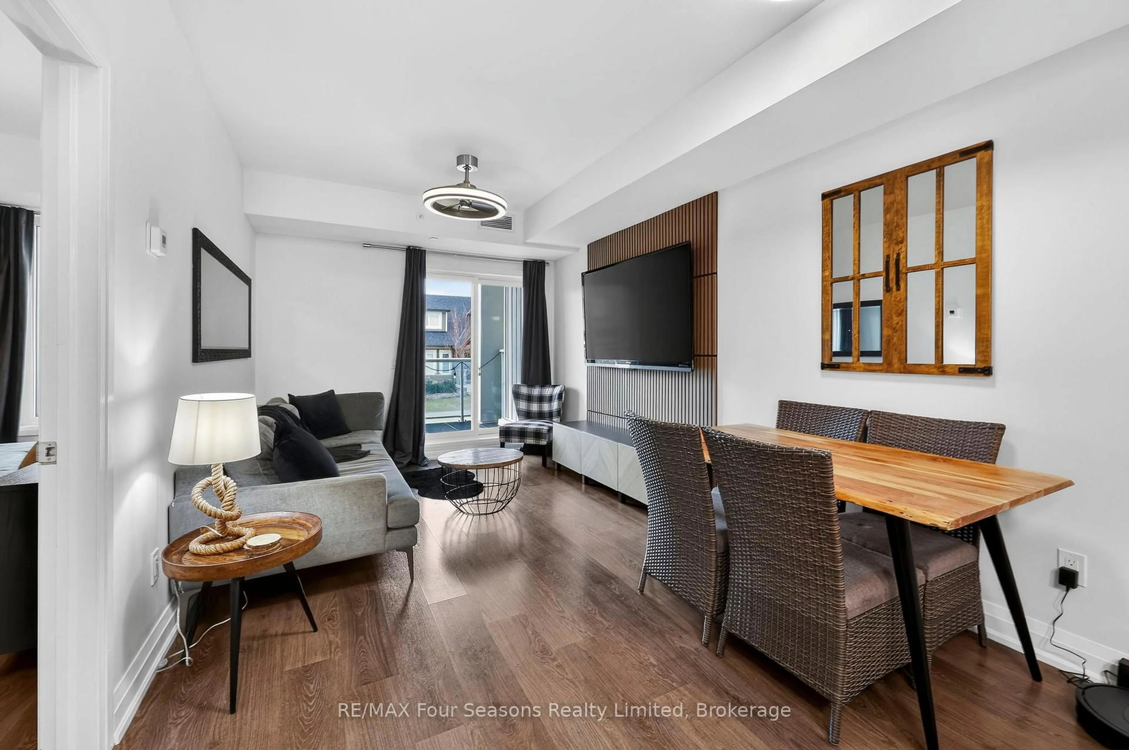 Living room with furniture, wood/laminate floor for 17 Spooner Cres #108, Collingwood Ontario L9Y 1T3