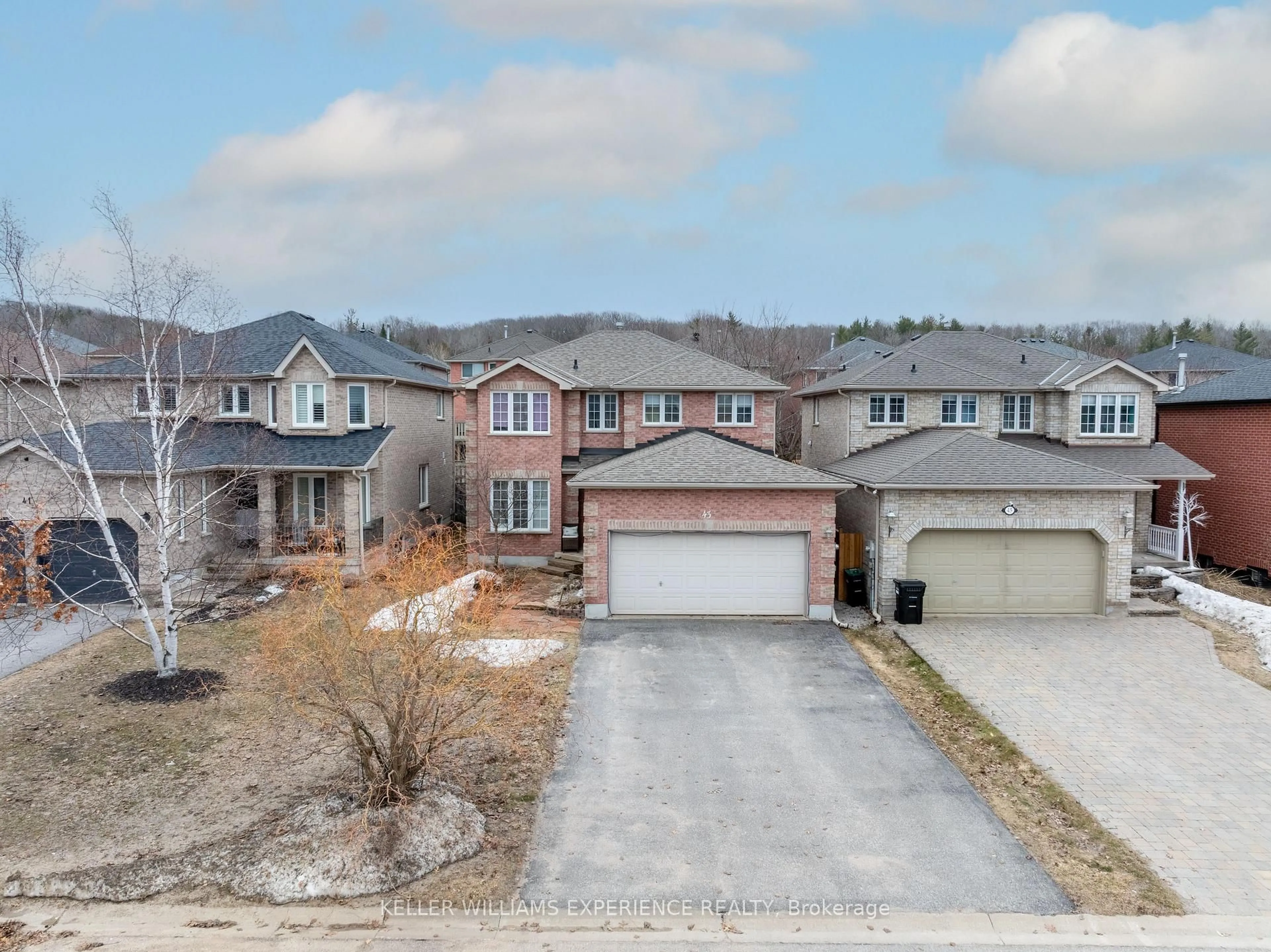 A pic from outside/outdoor area/front of a property/back of a property/a pic from drone, street for 43 Dunnett Dr, Barrie Ontario L4N 0J7