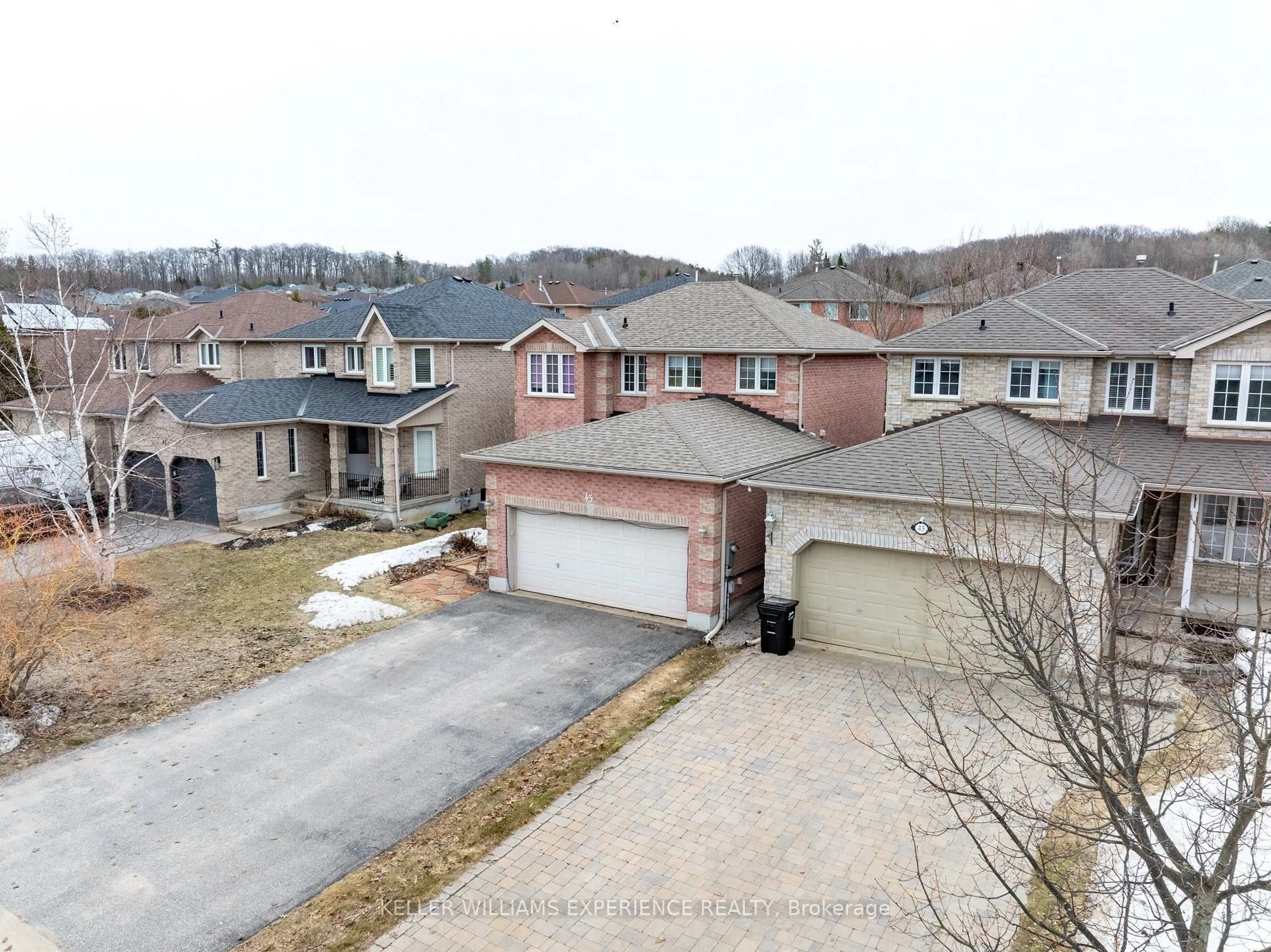 A pic from outside/outdoor area/front of a property/back of a property/a pic from drone, street for 43 Dunnett Dr, Barrie Ontario L4N 0J7
