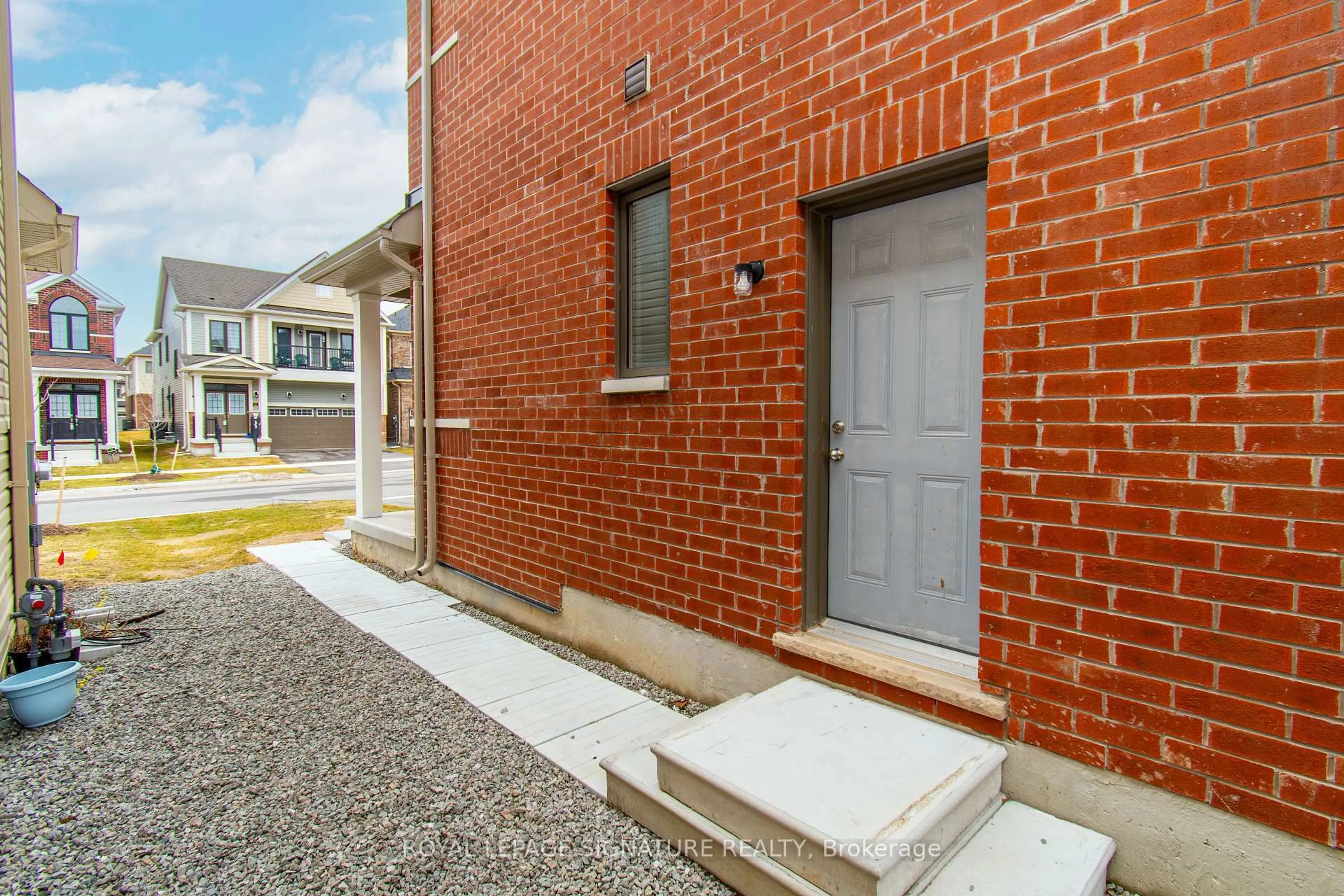 Home with brick exterior material, street for 22 Prudhoe Terr, Barrie Ontario L9S 2Z8