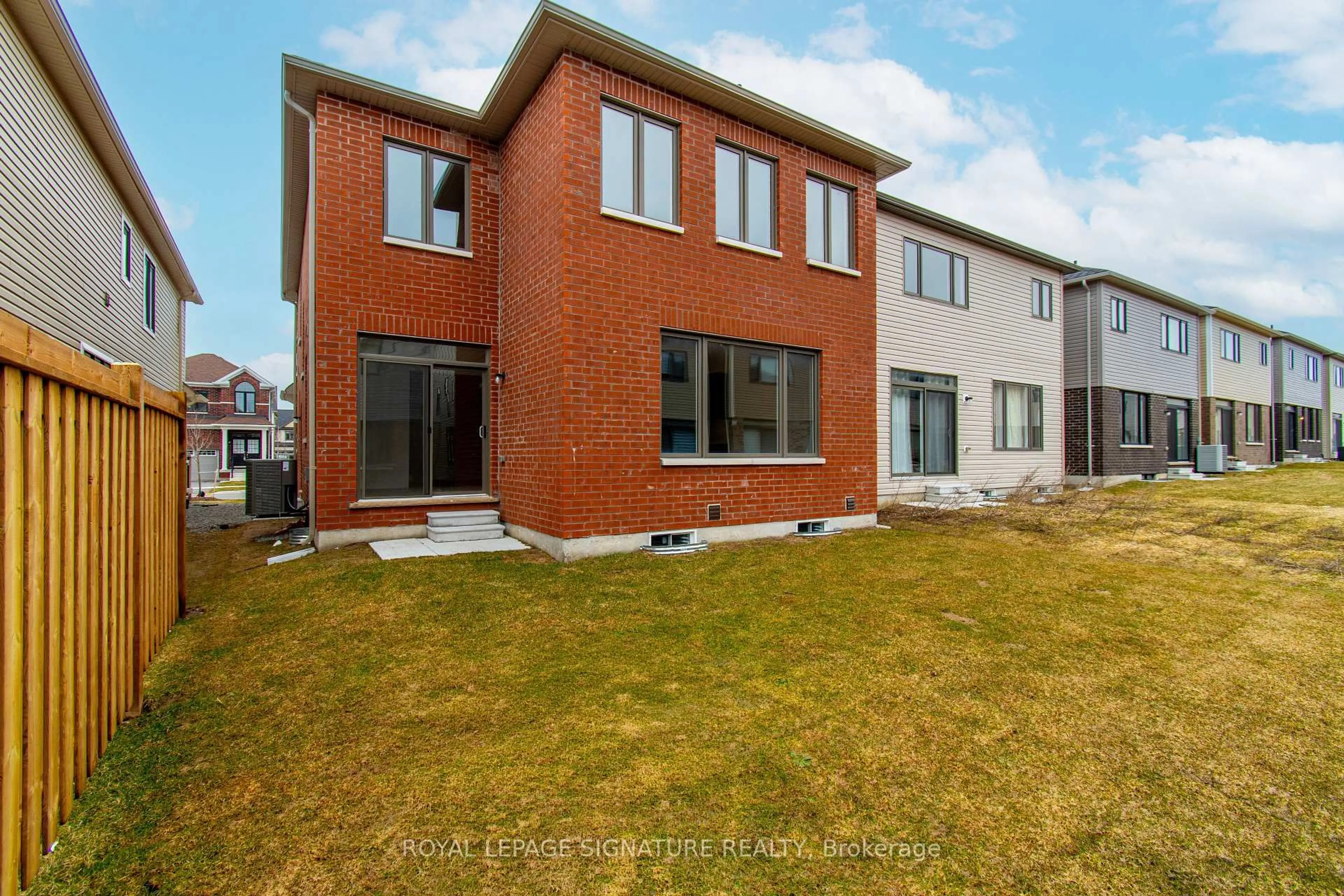 Home with brick exterior material, building for 22 Prudhoe Terr, Barrie Ontario L9S 2Z8