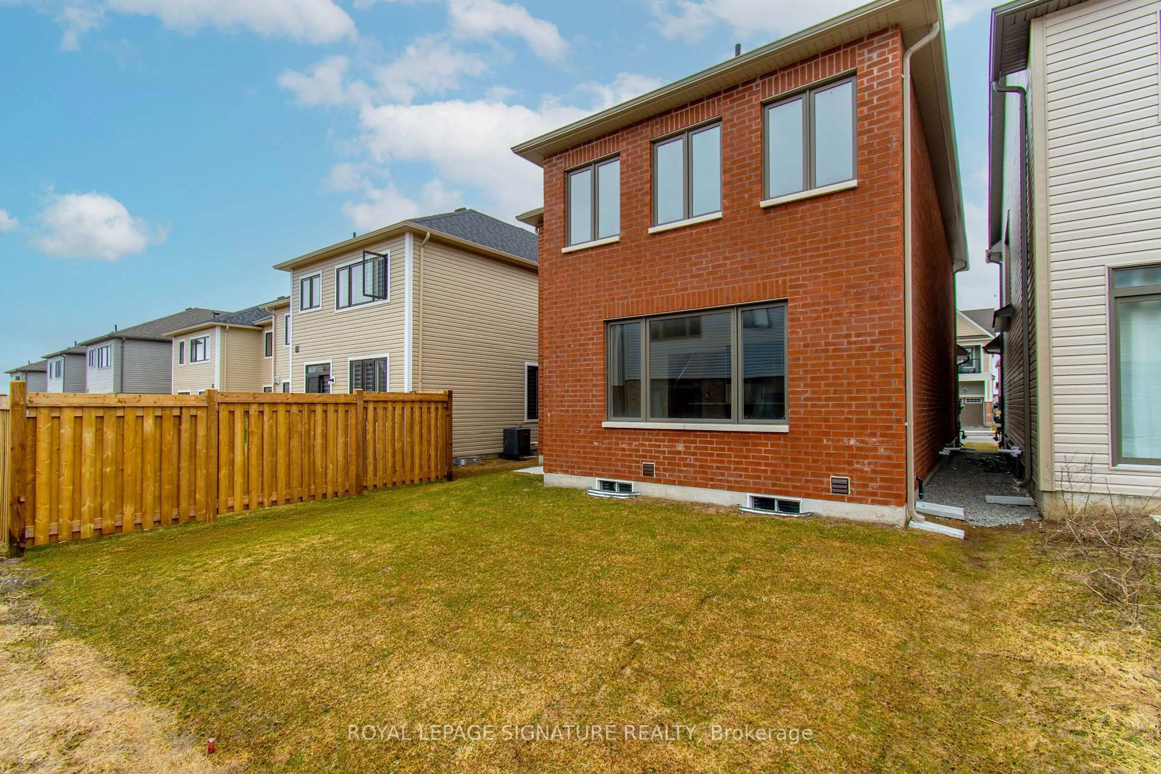 A pic from outside/outdoor area/front of a property/back of a property/a pic from drone, street for 22 Prudhoe Terr, Barrie Ontario L9S 2Z8