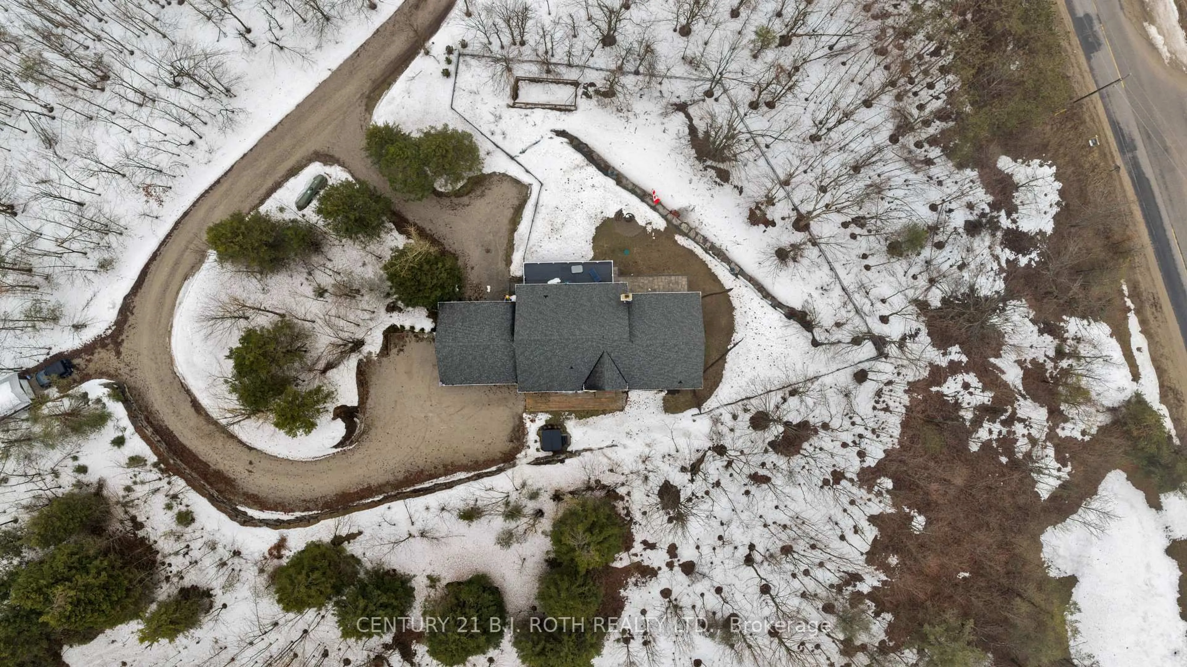 A pic from outside/outdoor area/front of a property/back of a property/a pic from drone, unknown for 2700 Line 4, Oro-Medonte Ontario L0L 2L0