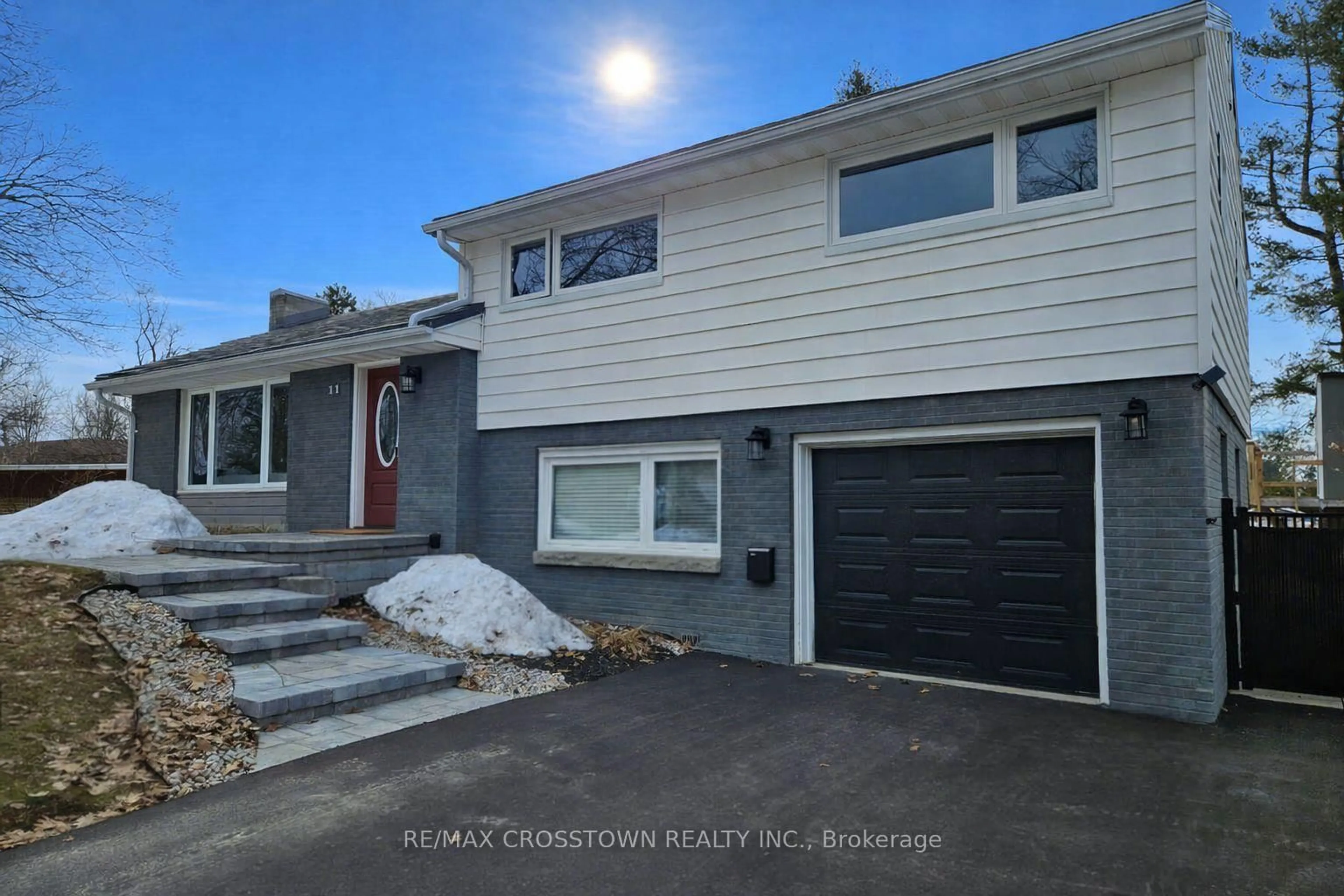 Home with vinyl exterior material, street for 11 Castle Dr, Barrie Ontario L4N 1P7