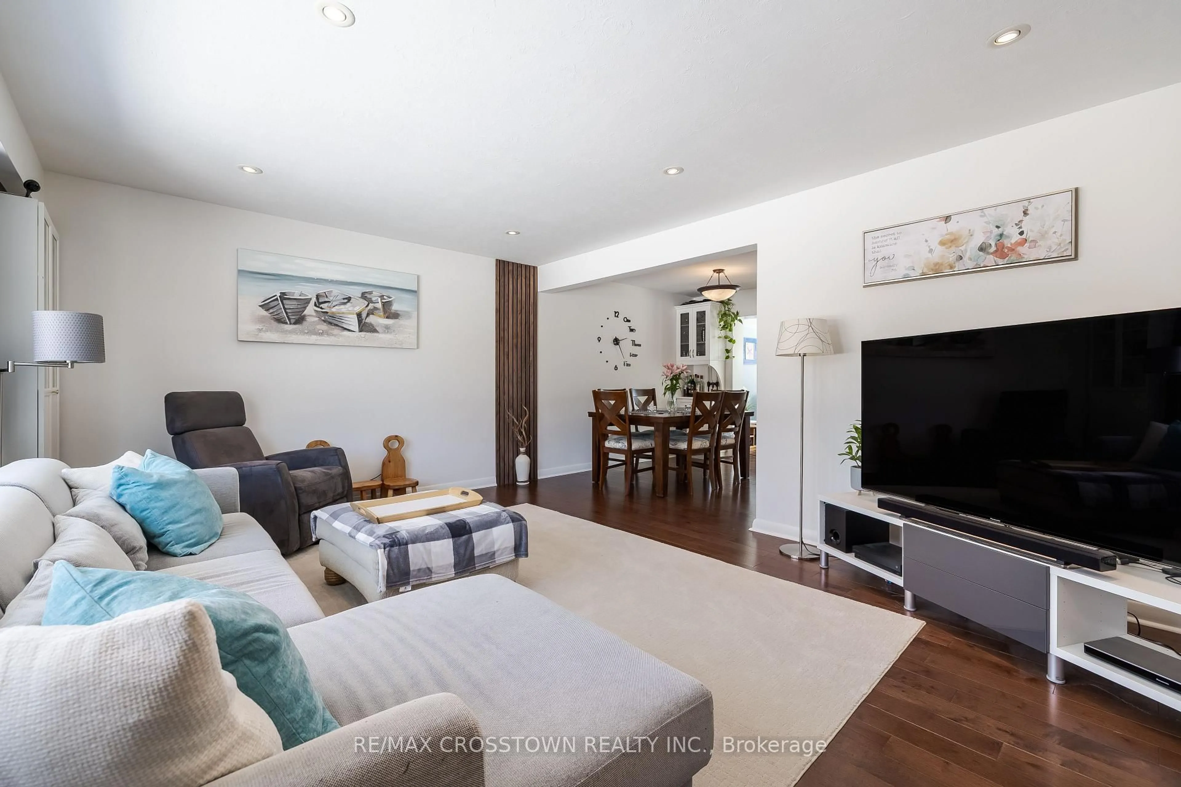 Living room with furniture, wood/laminate floor for 11 Castle Dr, Barrie Ontario L4N 1P7