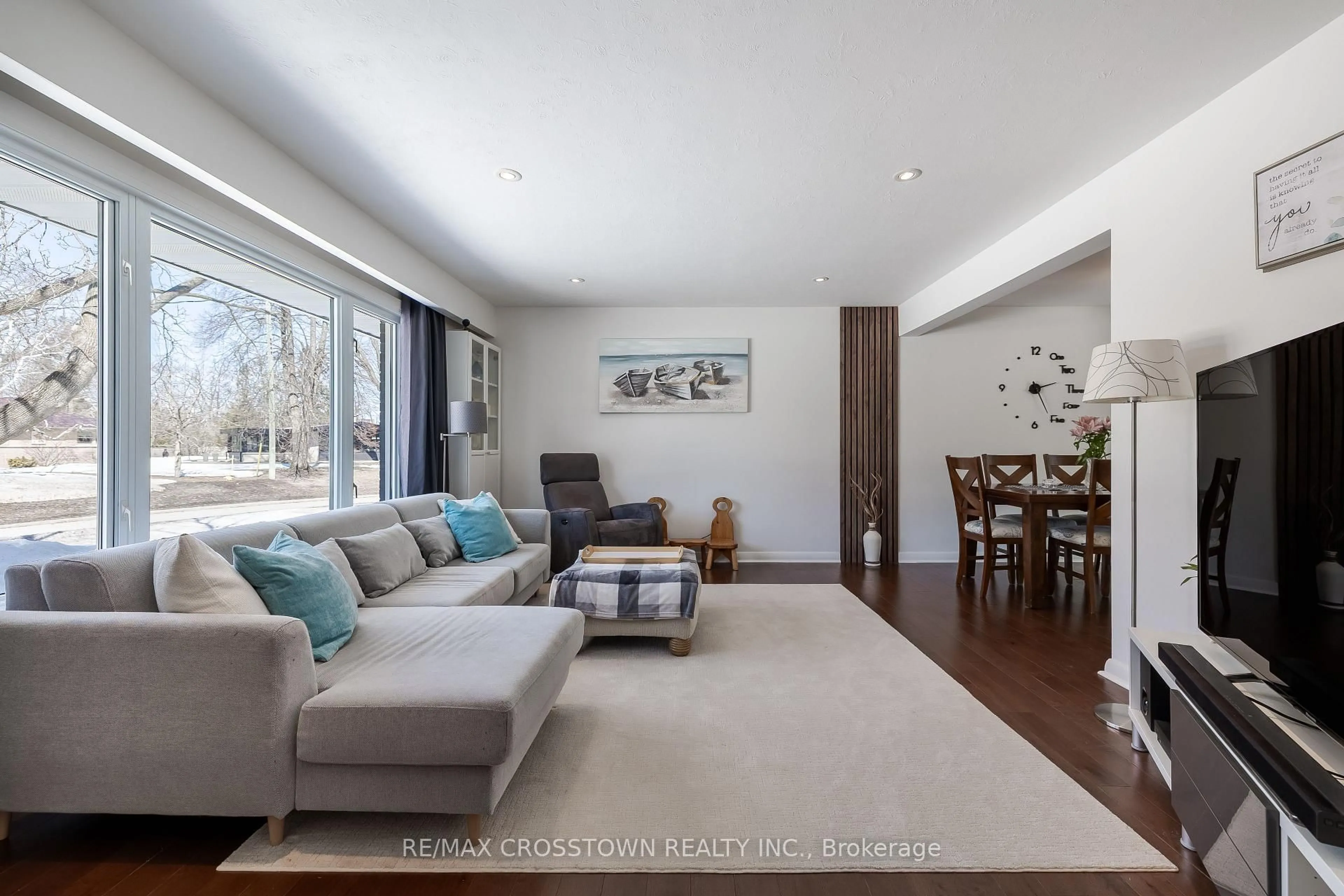 Living room with furniture, wood/laminate floor for 11 Castle Dr, Barrie Ontario L4N 1P7