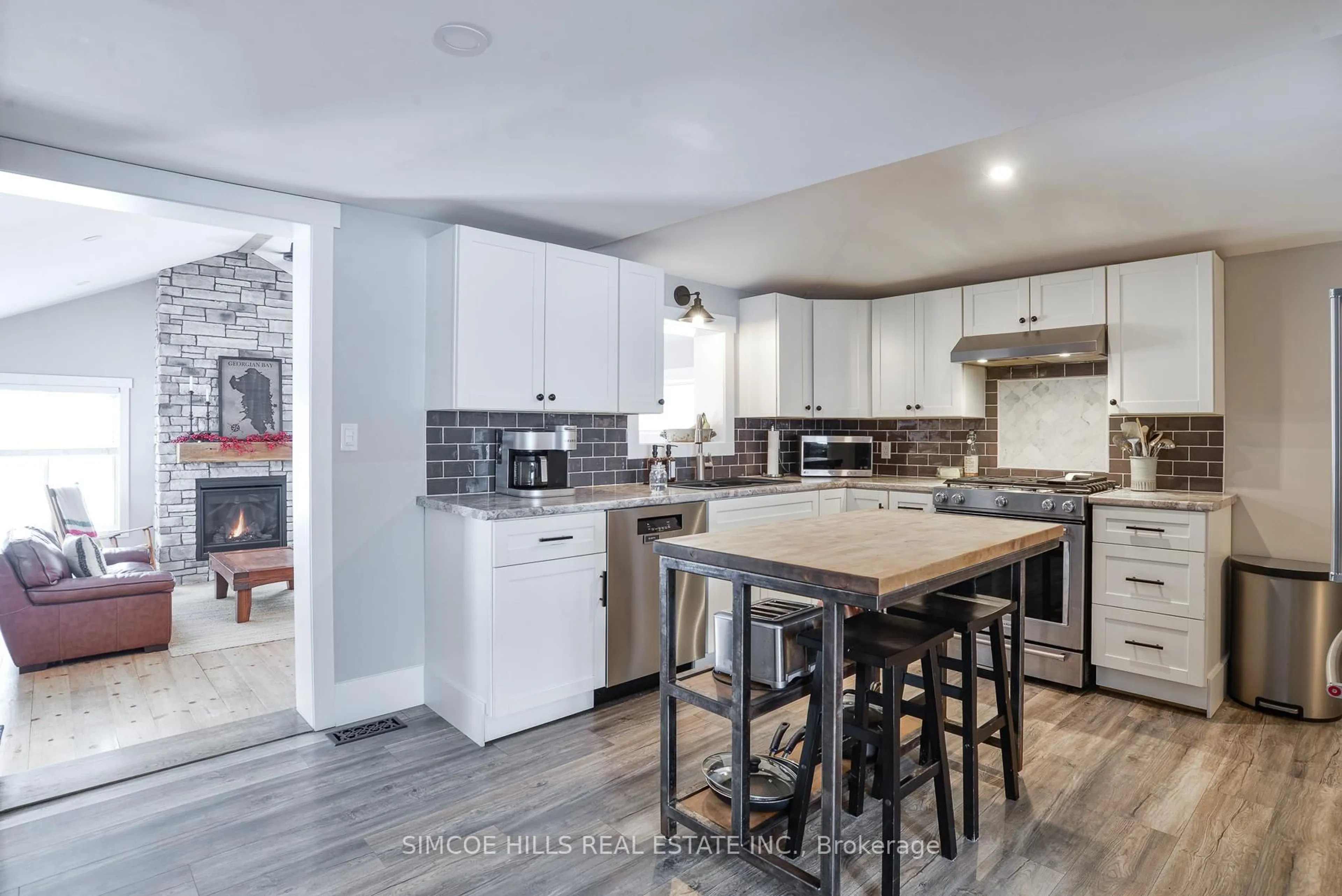 Open concept kitchen, unknown for 3295 Turnbull Dr, Severn Ontario L3V 0Y4