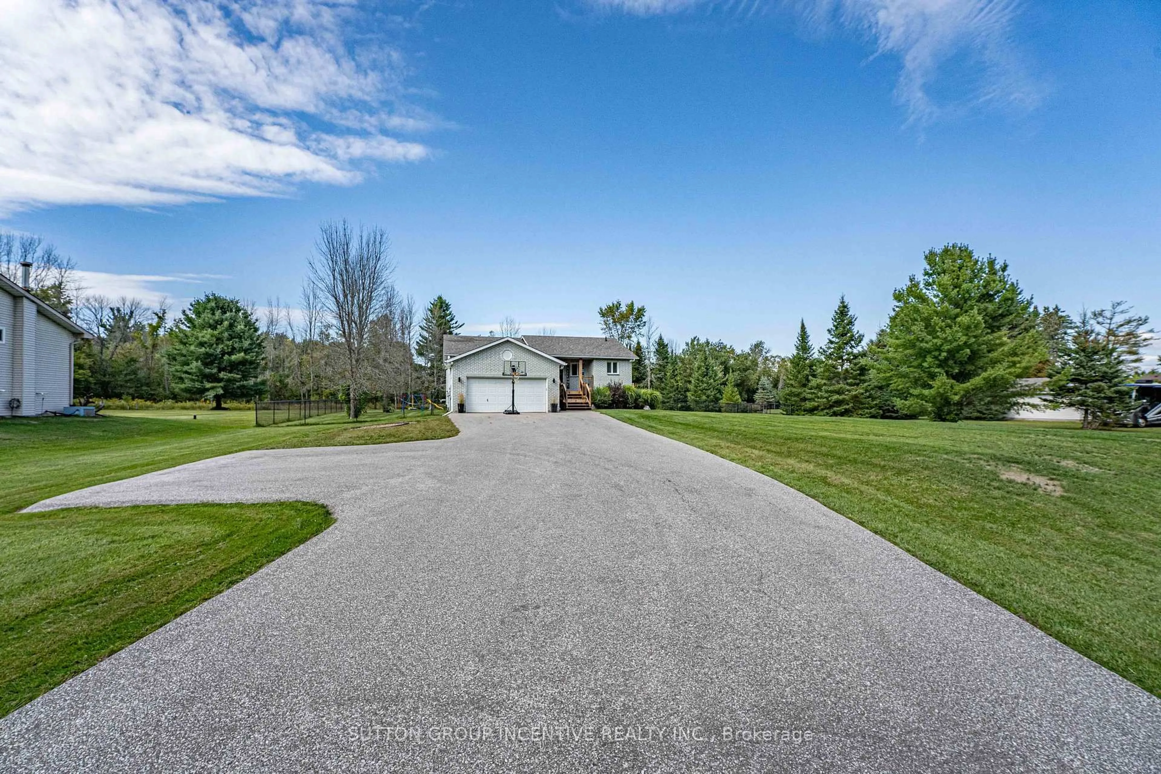A pic from outside/outdoor area/front of a property/back of a property/a pic from drone, water/lake/river/ocean view for 5274 5 Sunnidale Concession Rd, Clearview Ontario L0M 1N0