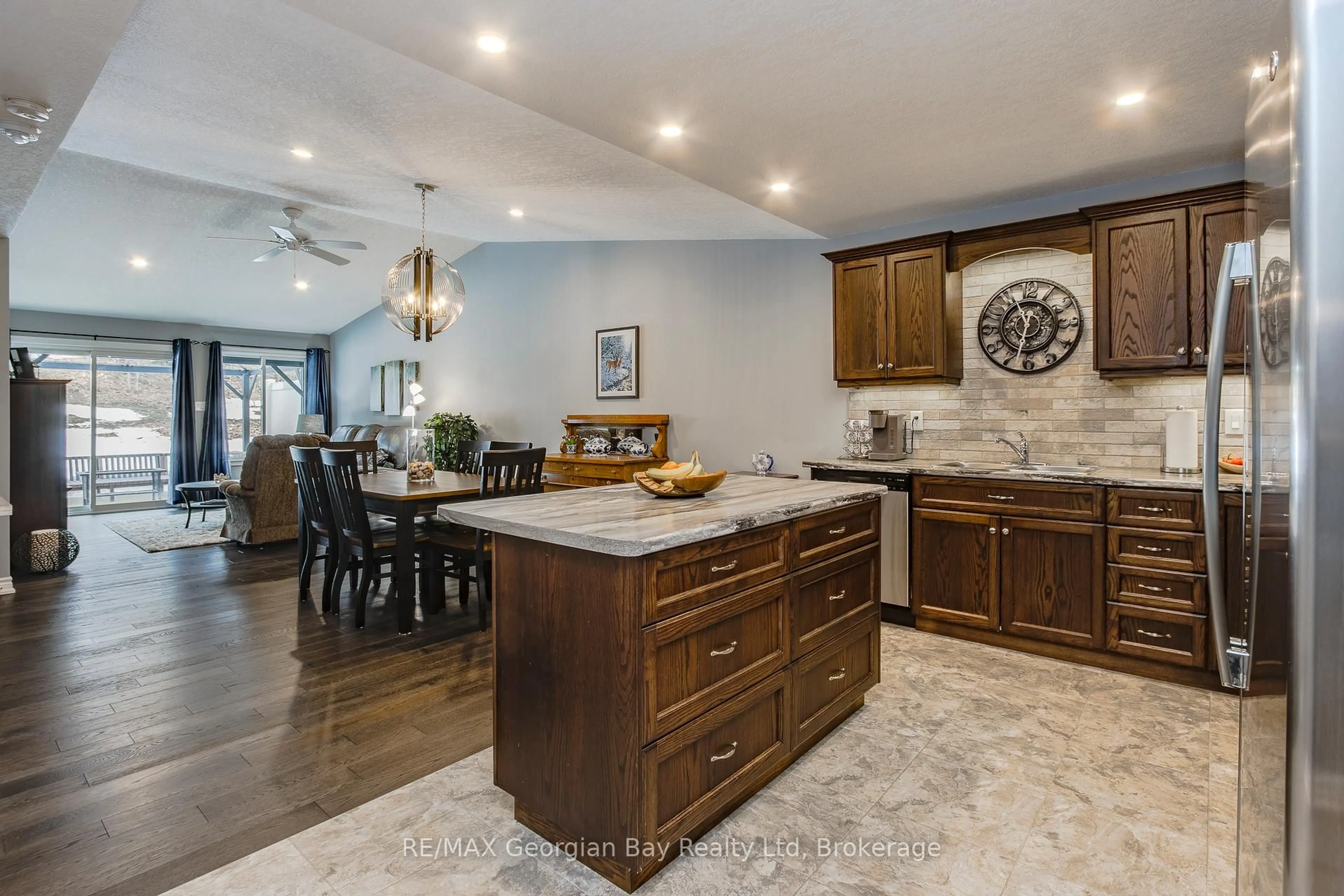 Open concept kitchen, ceramic/tile floor for 39 Chamberlain Cres, Penetanguishene Ontario L9M 0A6