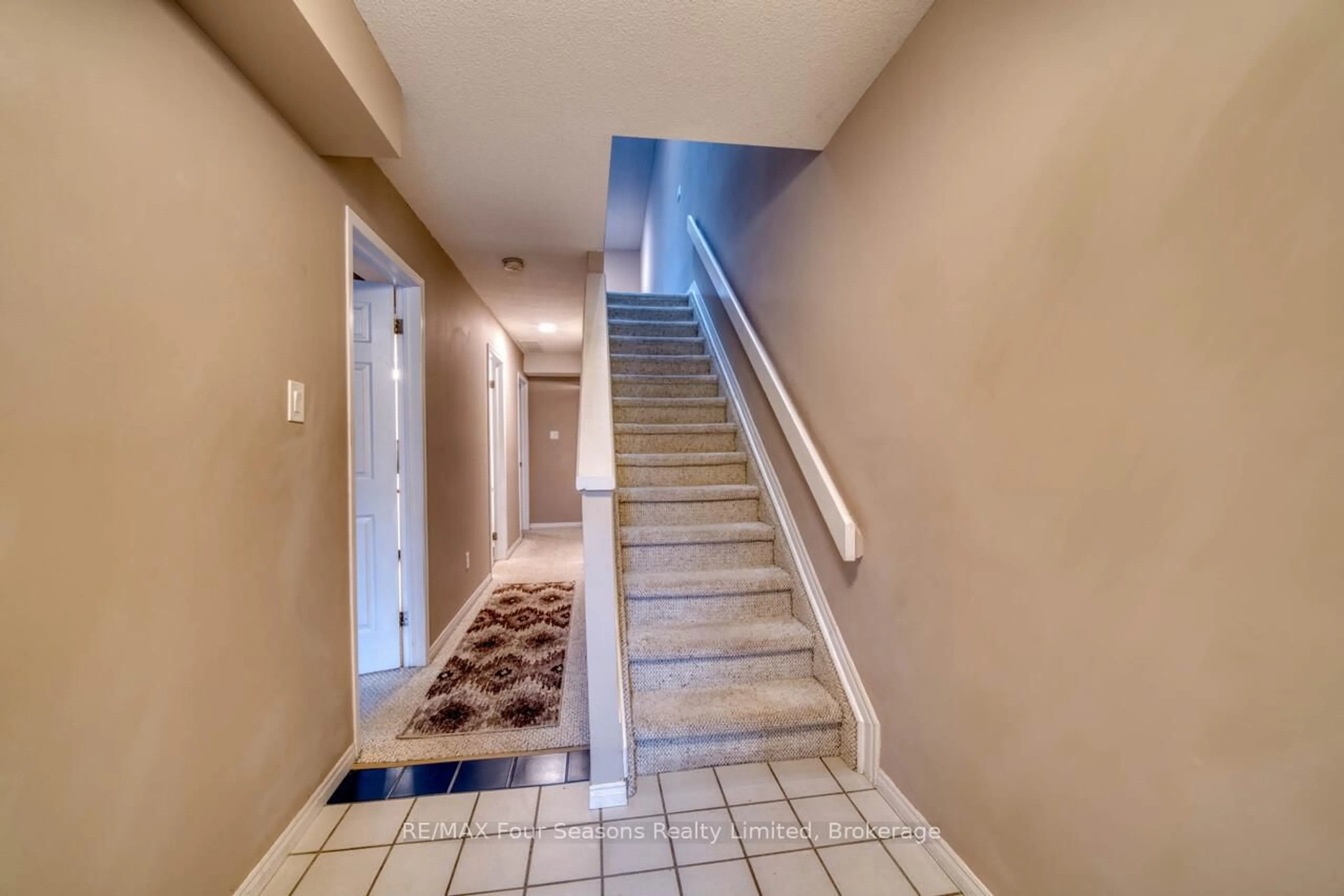 Unknown for 5 Harbour St #1, Collingwood Ontario L9Y 5C5