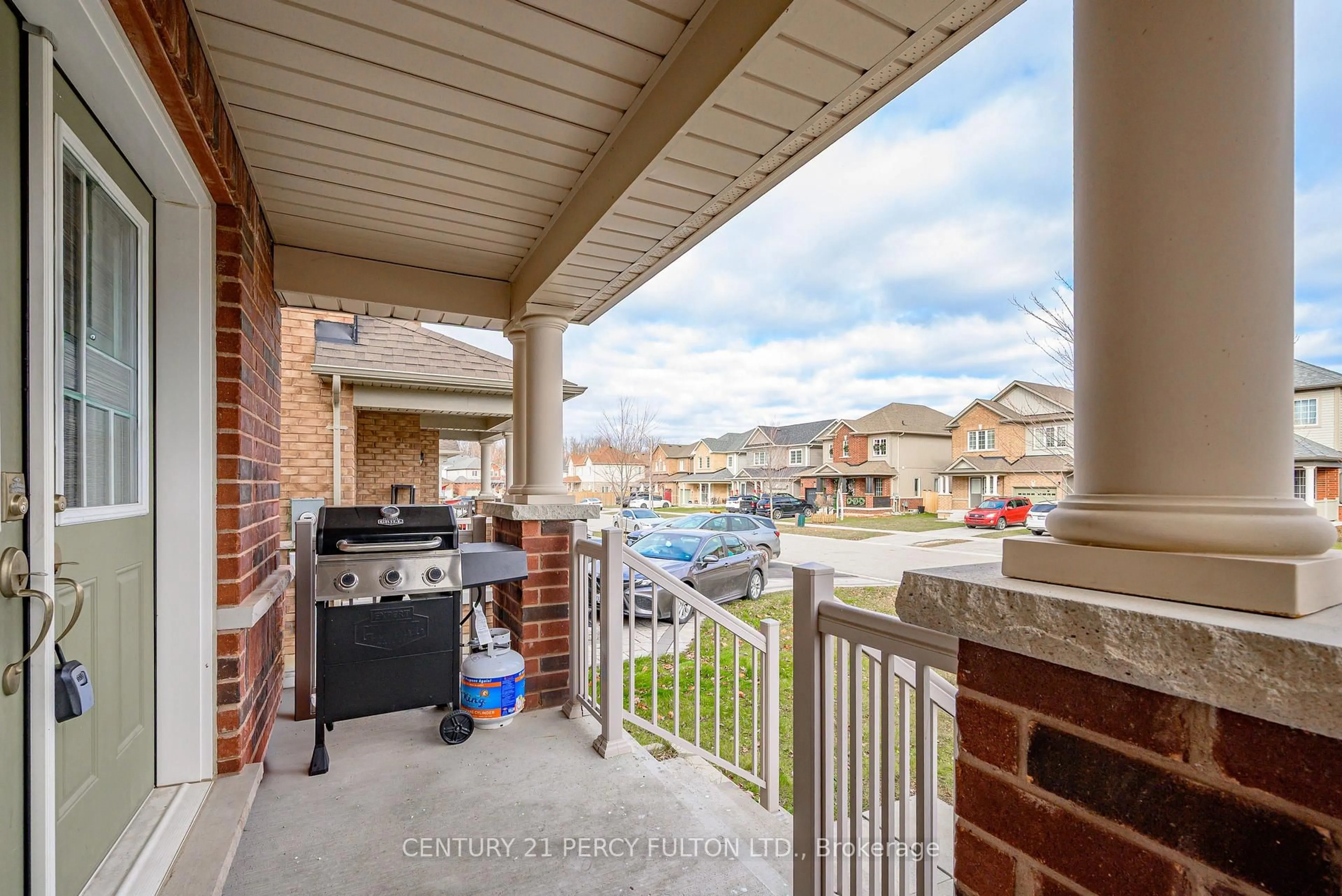 Patio, street for 106 Diana Dr, Orillia Ontario L3V 0E2