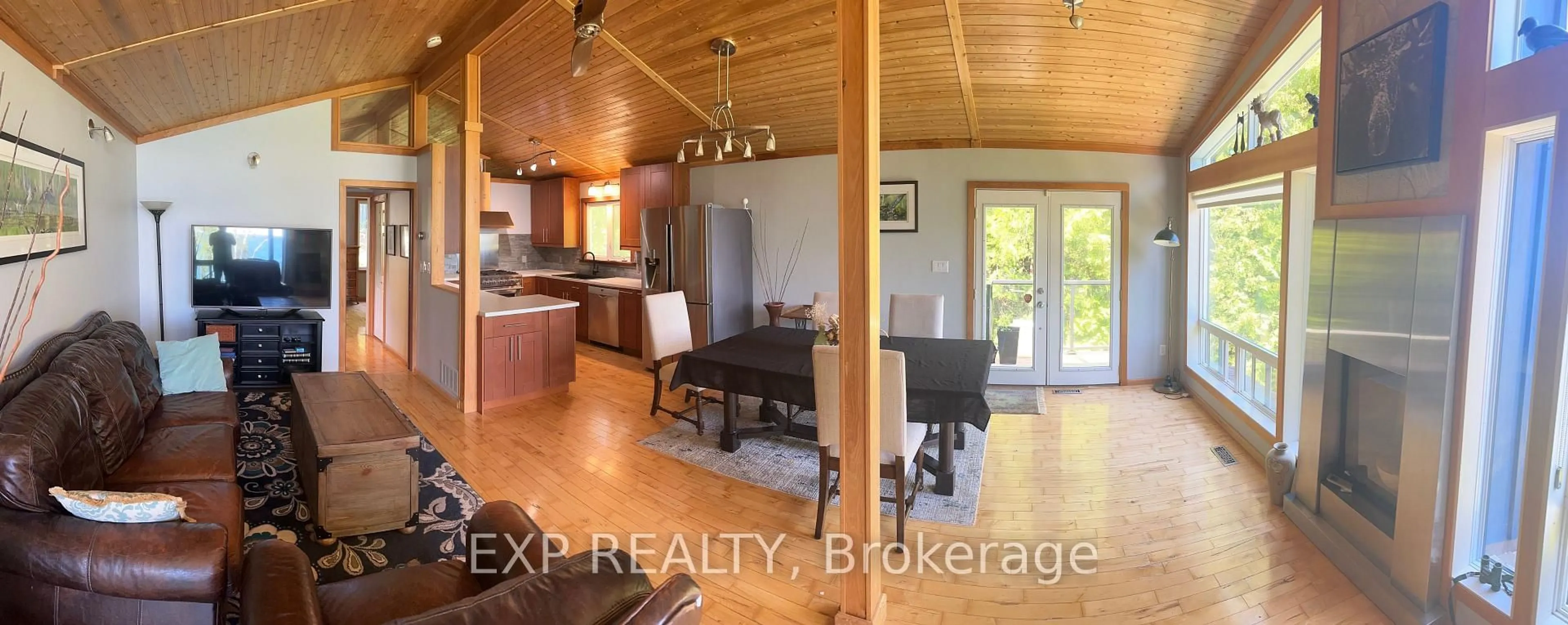 Open concept kitchen, wood/laminate floor for 2295 Lakeshore Rd, Oro-Medonte Ontario L0L 1T0