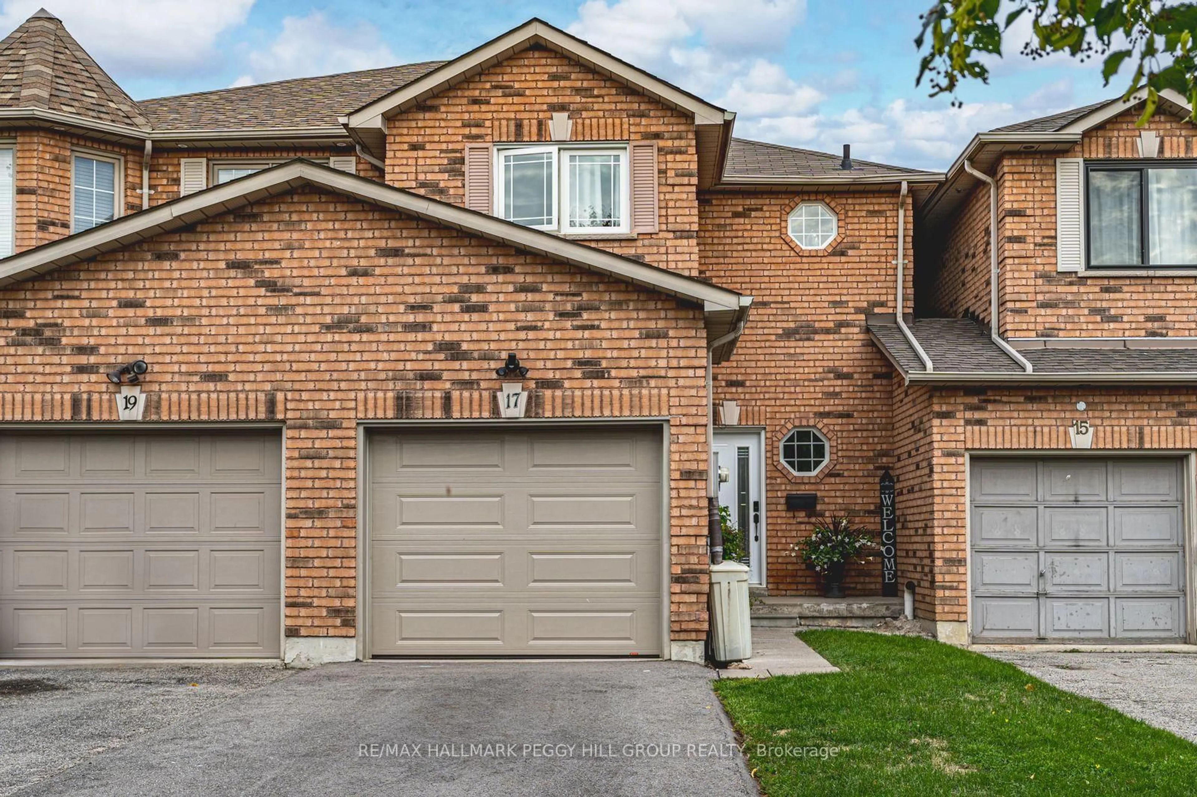 Home with brick exterior material, street for 17 Bruce Cres, Barrie Ontario L4N 8T8