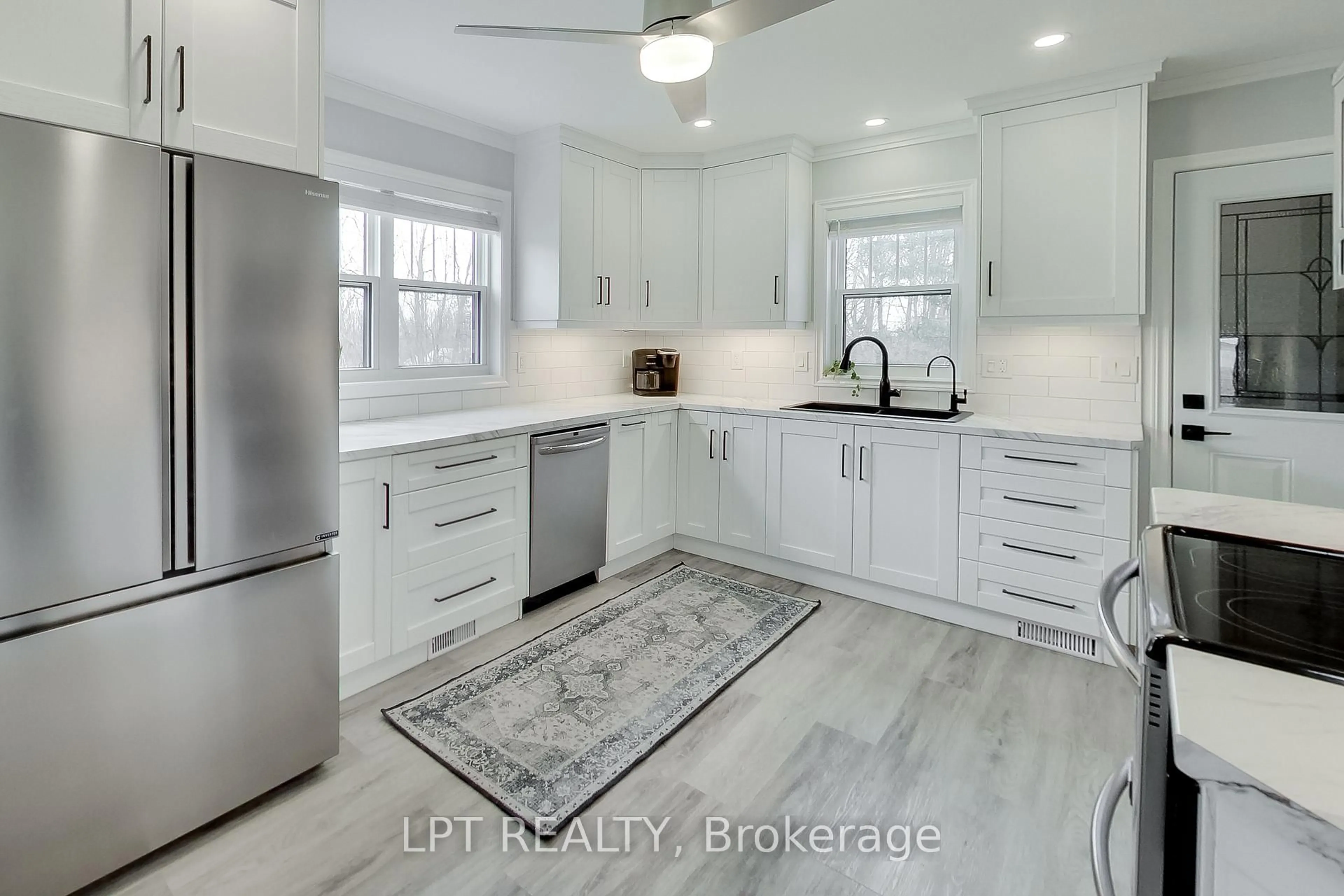 Open concept kitchen, ceramic/tile floor for 33 Ridge Rd, Oro-Medonte Ontario L0L 2E0