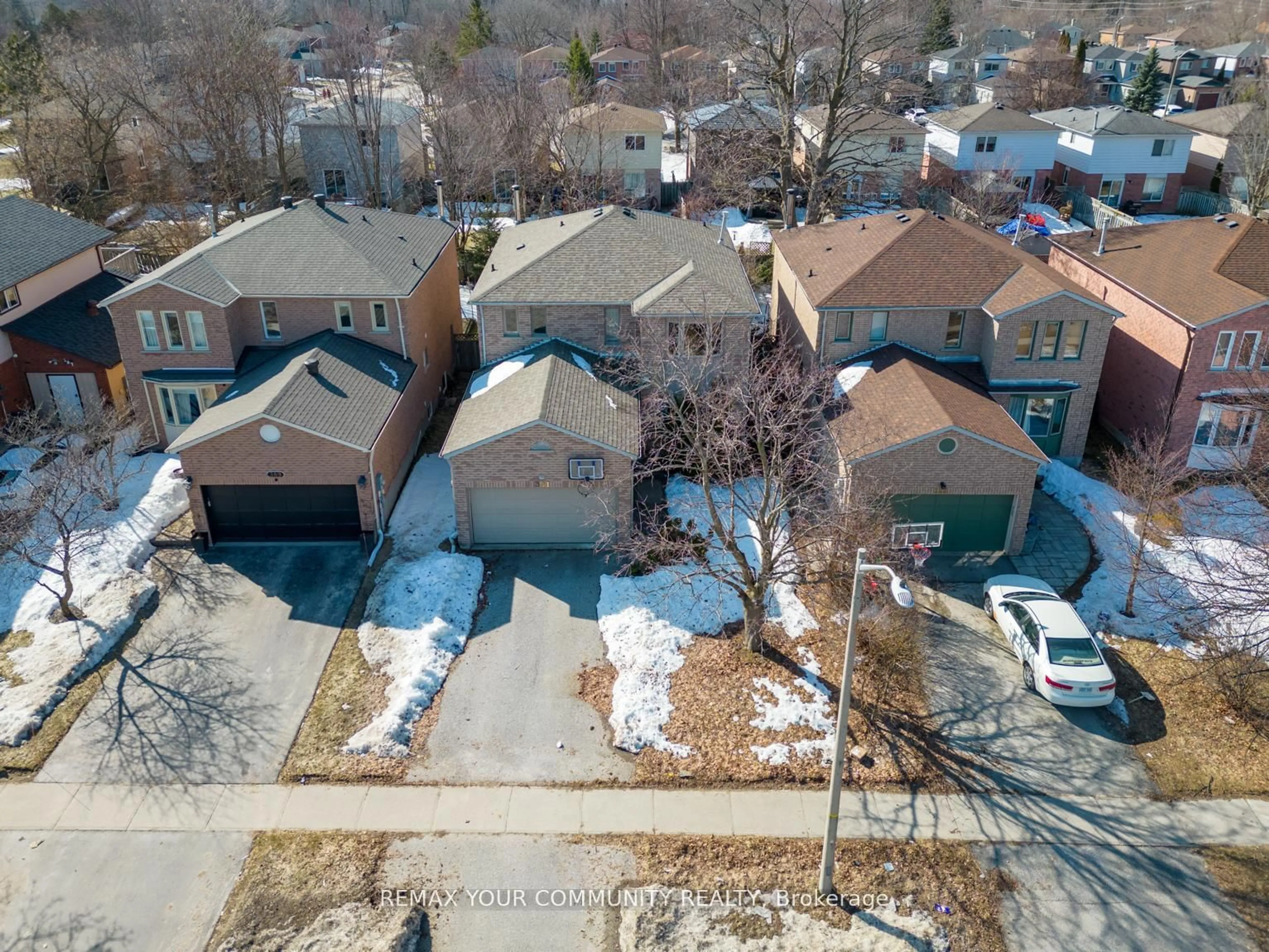 A pic from outside/outdoor area/front of a property/back of a property/a pic from drone, street for 391 Hickling Tr, Barrie Ontario L4M 6A9