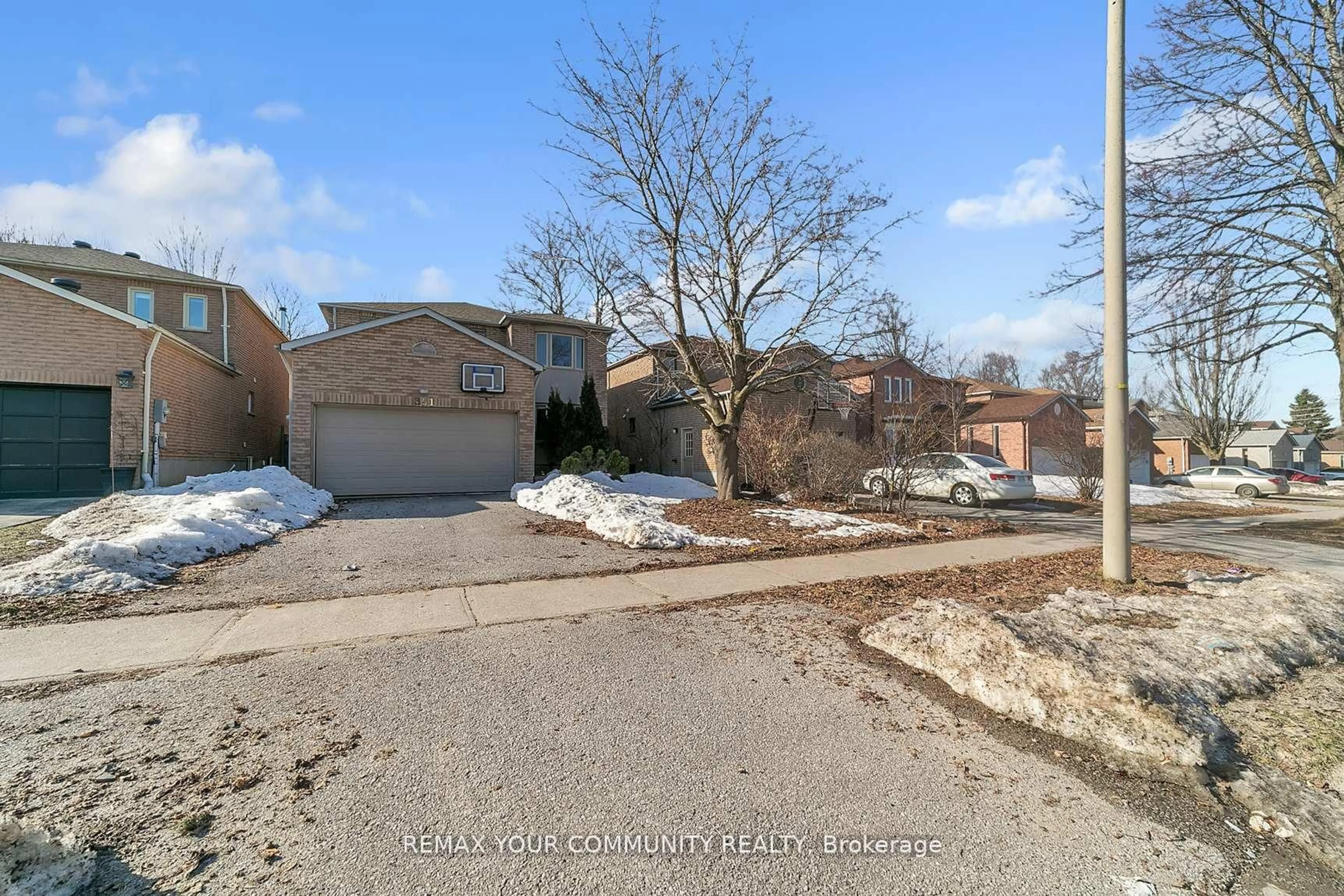 A pic from outside/outdoor area/front of a property/back of a property/a pic from drone, street for 391 Hickling Tr, Barrie Ontario L4M 6A9
