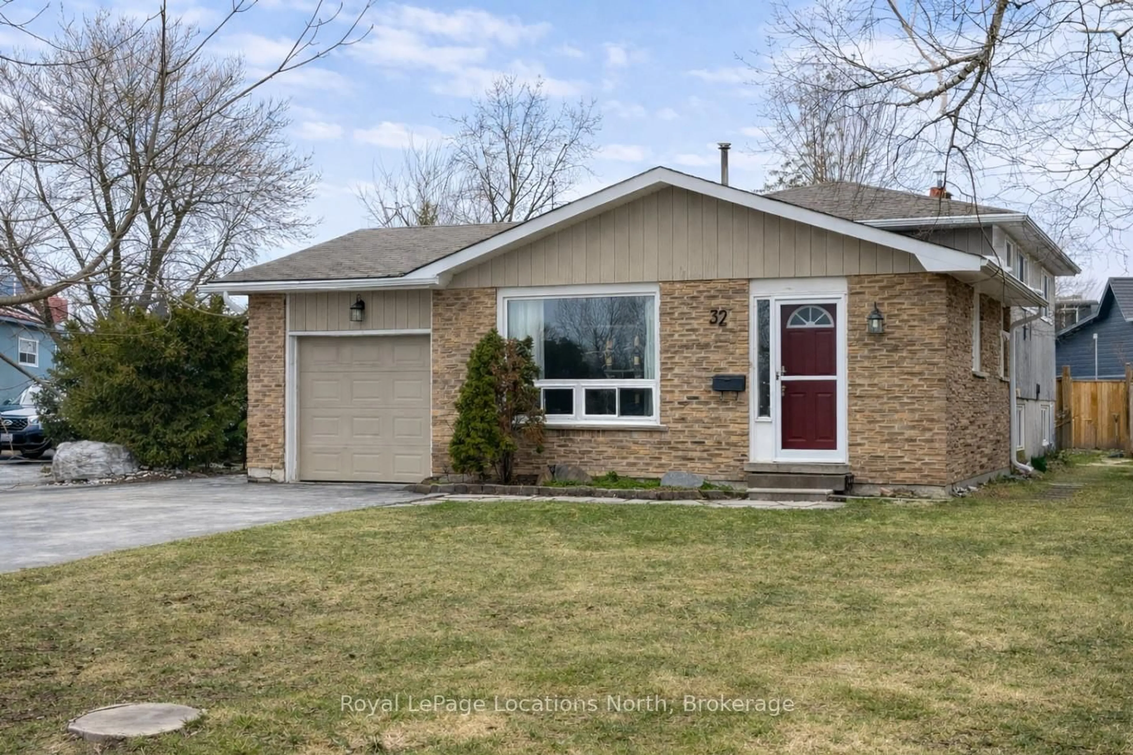 Home with brick exterior material, street for 32 Courtice Cres, Collingwood Ontario L9Y 4G1