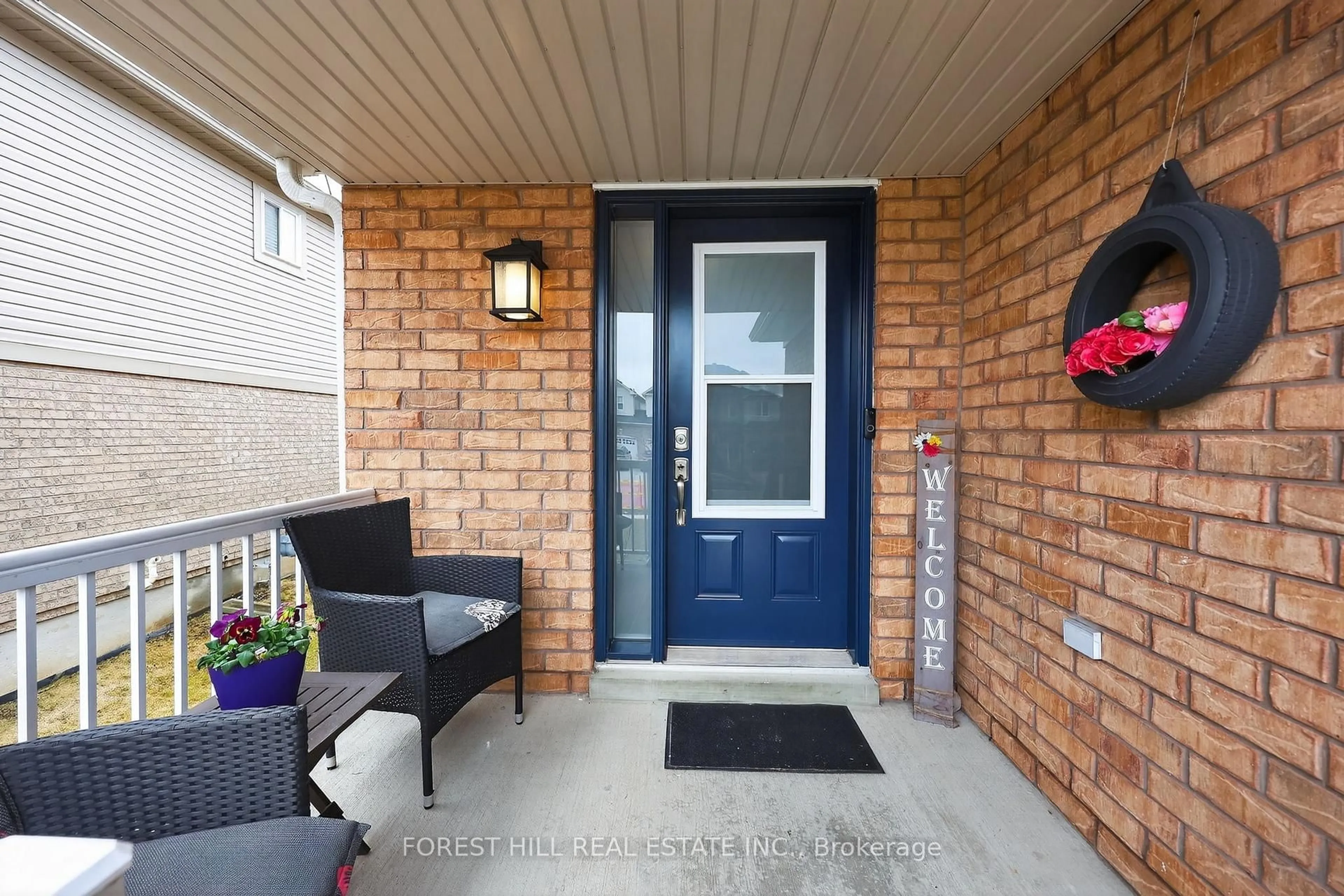 Indoor entryway for 102 Majesty Blvd, Barrie Ontario L4M 0E5