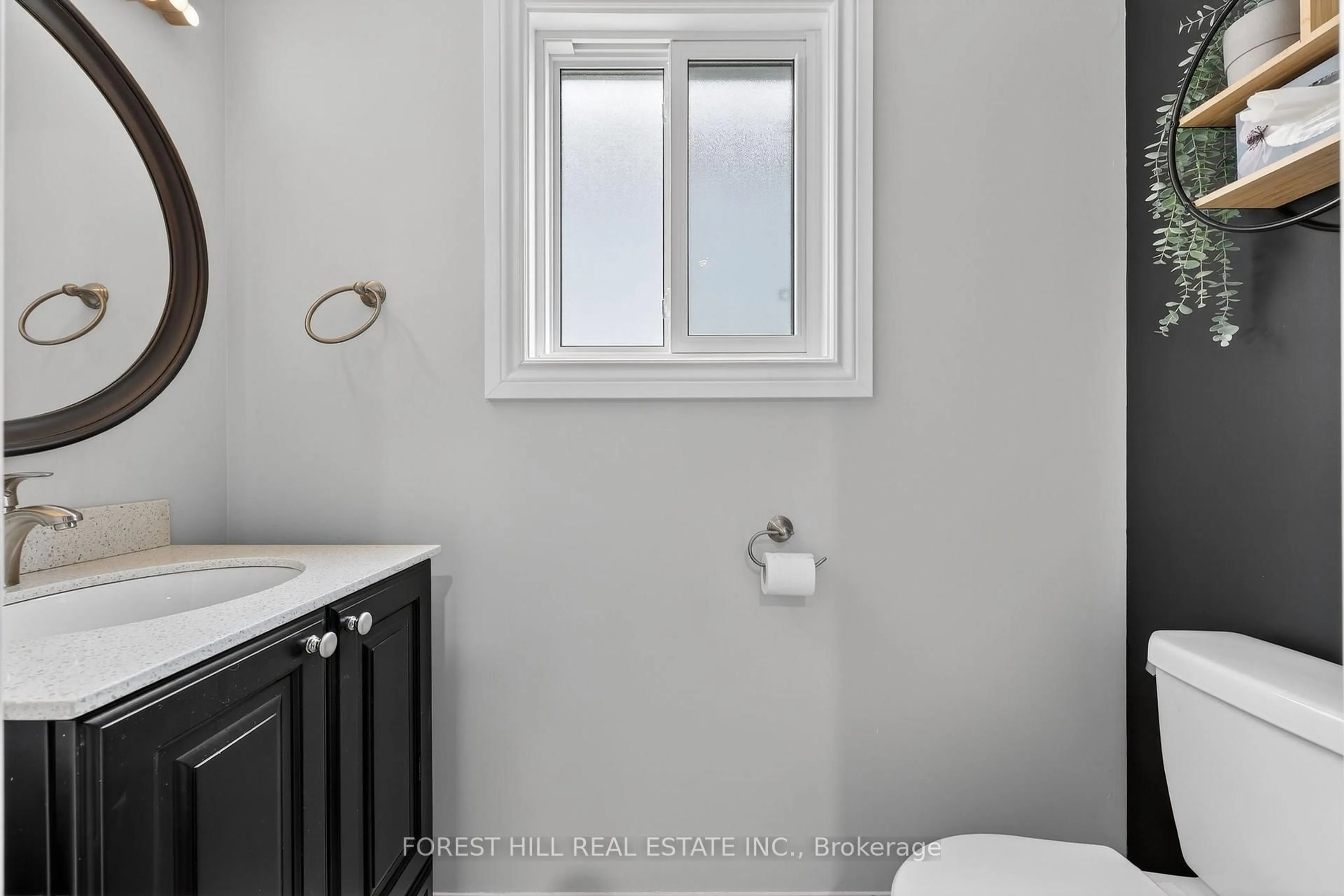 Standard bathroom, ceramic/tile floor for 102 Majesty Blvd, Barrie Ontario L4M 0E5