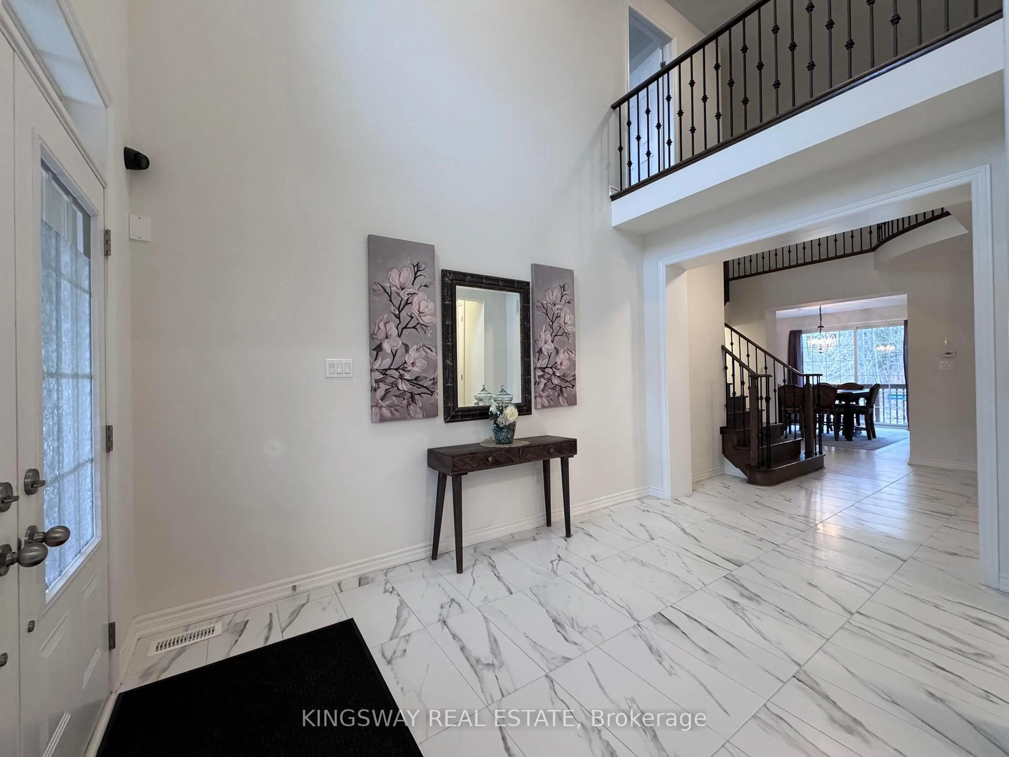 Indoor foyer for 30 Moreau Way, Springwater Ontario L9X 0S6