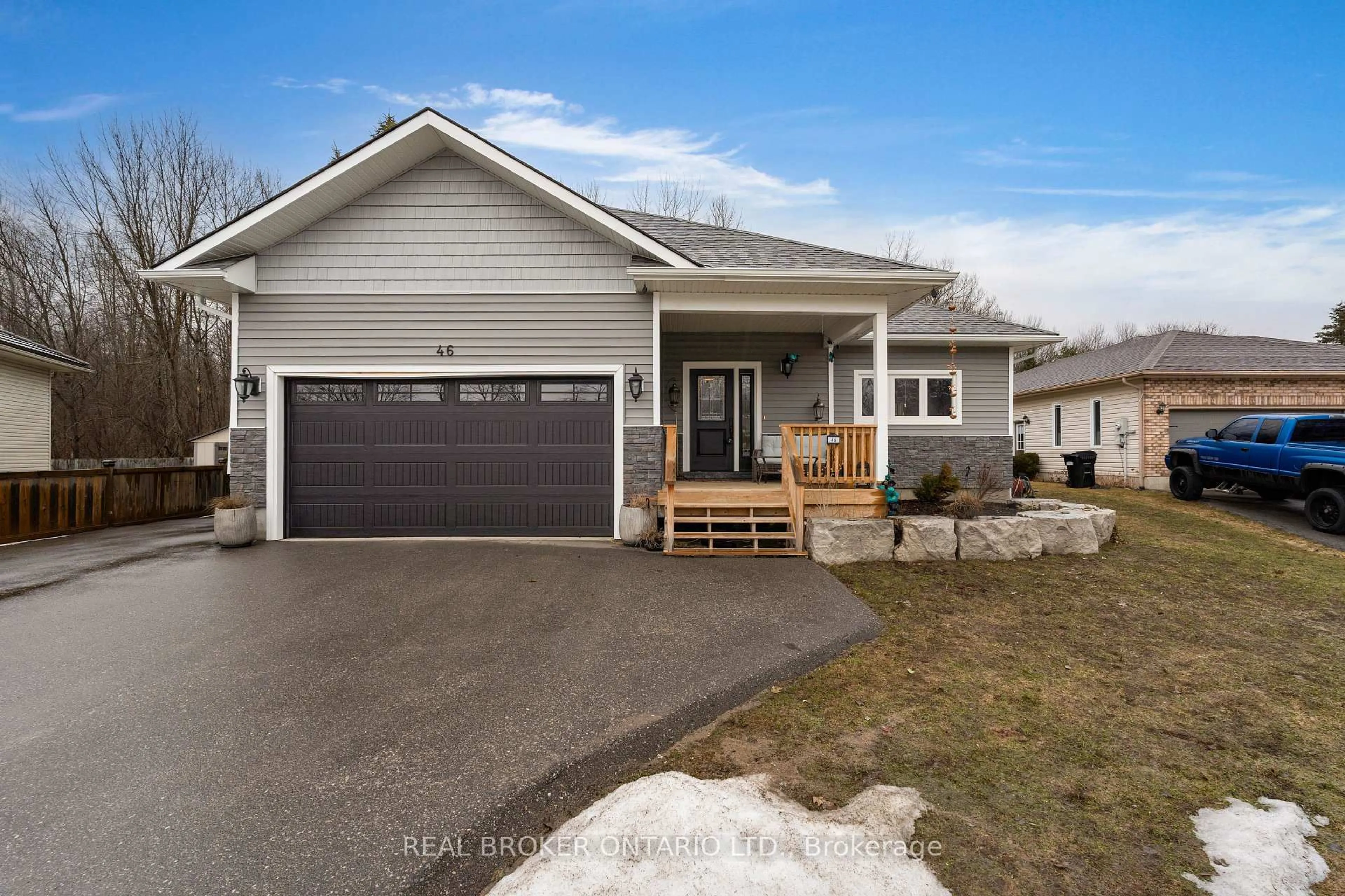 Home with vinyl exterior material, street for 46 Brick Pond Rd, Severn Ontario L0K 1E0