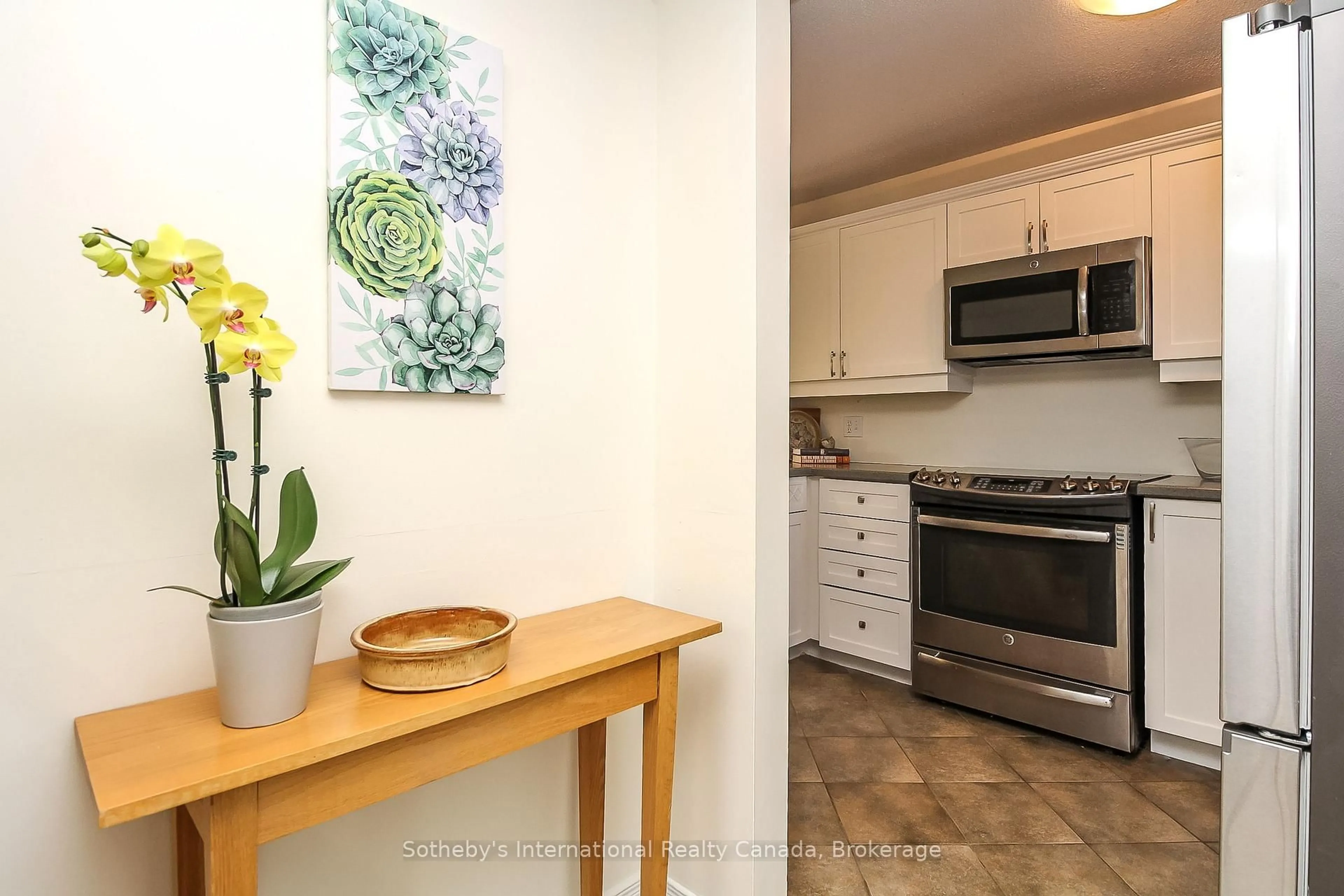 Standard kitchen, unknown for 771 Johnston Park Ave, Collingwood Ontario L9Y 5C7