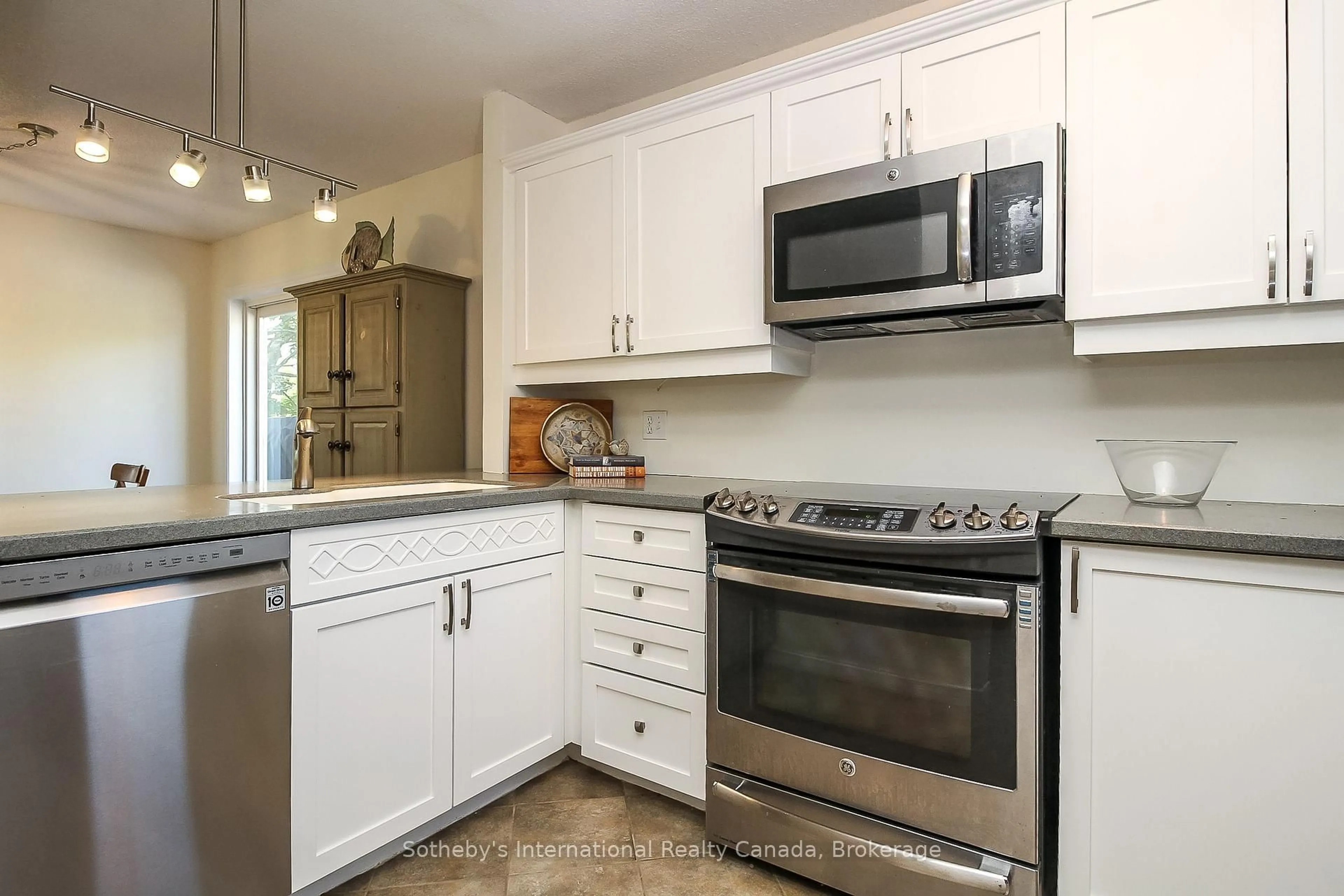 Standard kitchen, unknown for 771 Johnston Park Ave, Collingwood Ontario L9Y 5C7