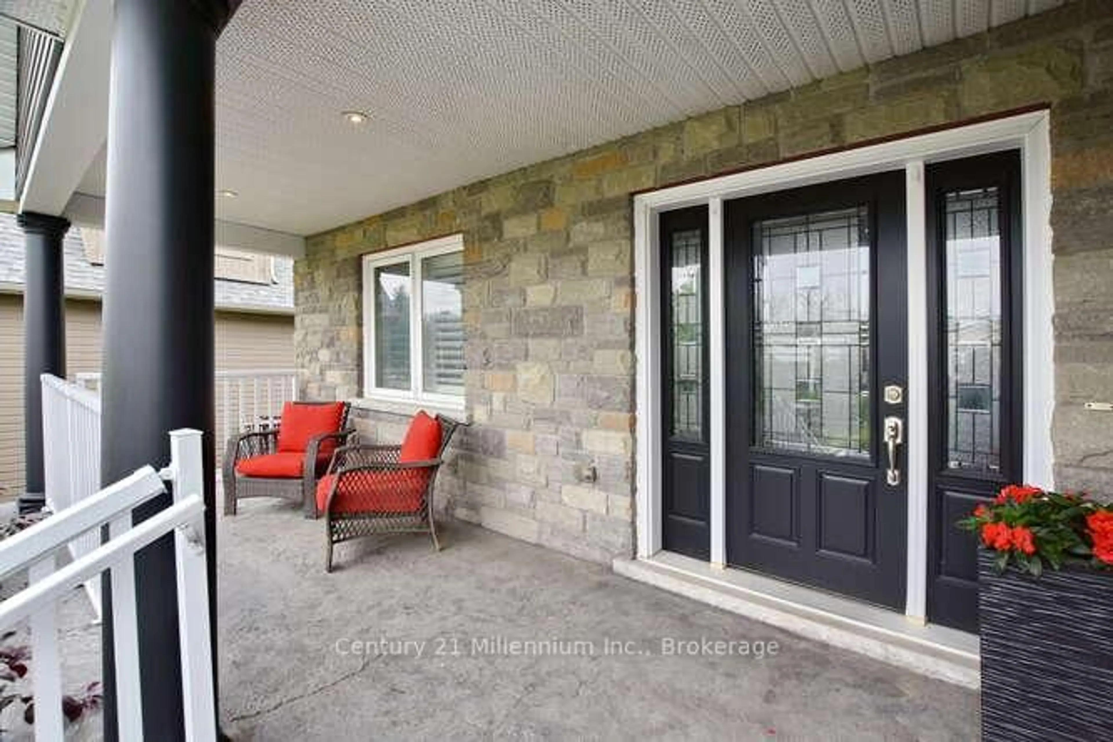Indoor entryway for 117 STANLEY St, Collingwood Ontario L9Y 0G3