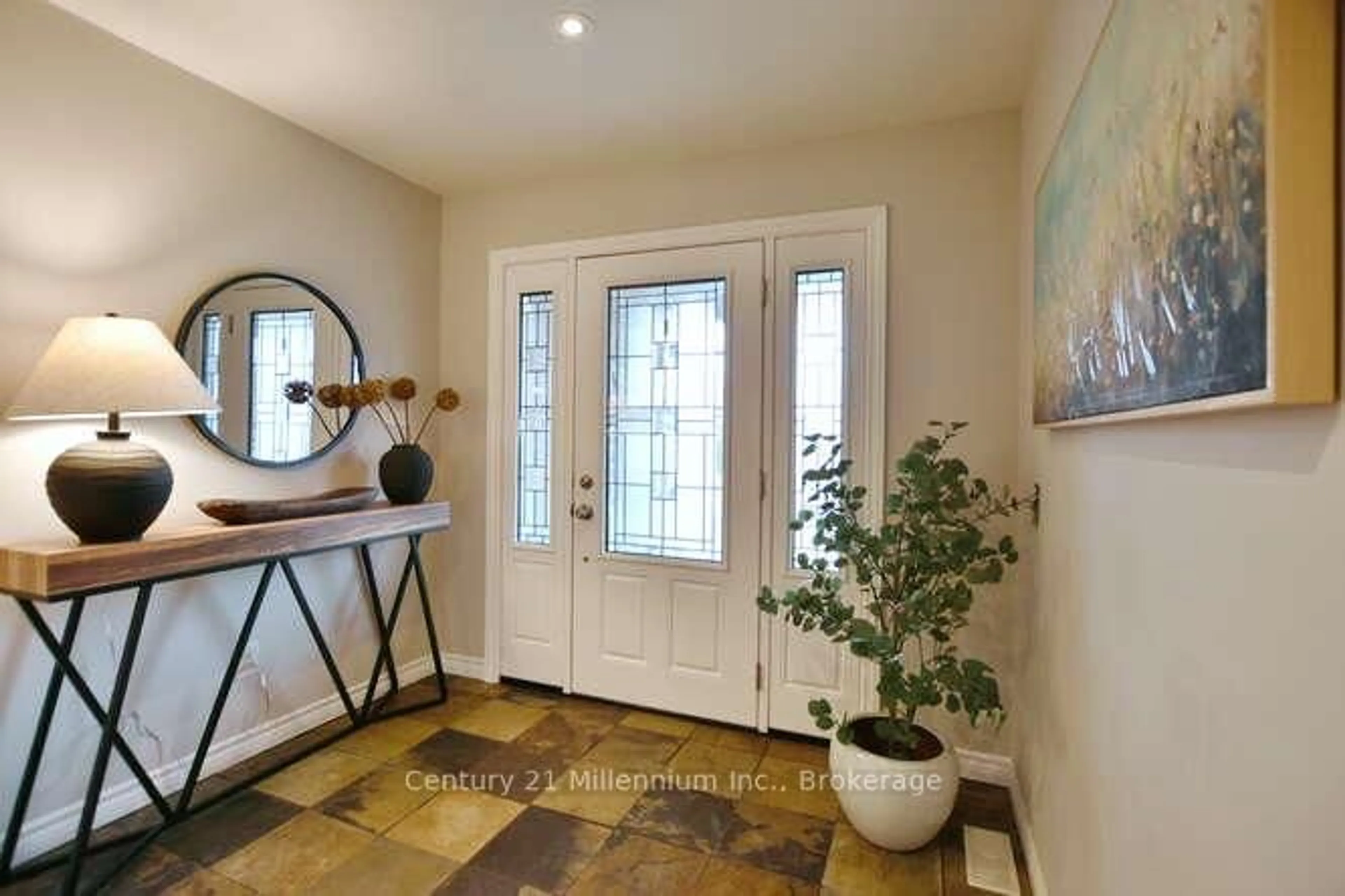 Indoor entryway for 117 STANLEY St, Collingwood Ontario L9Y 0G3