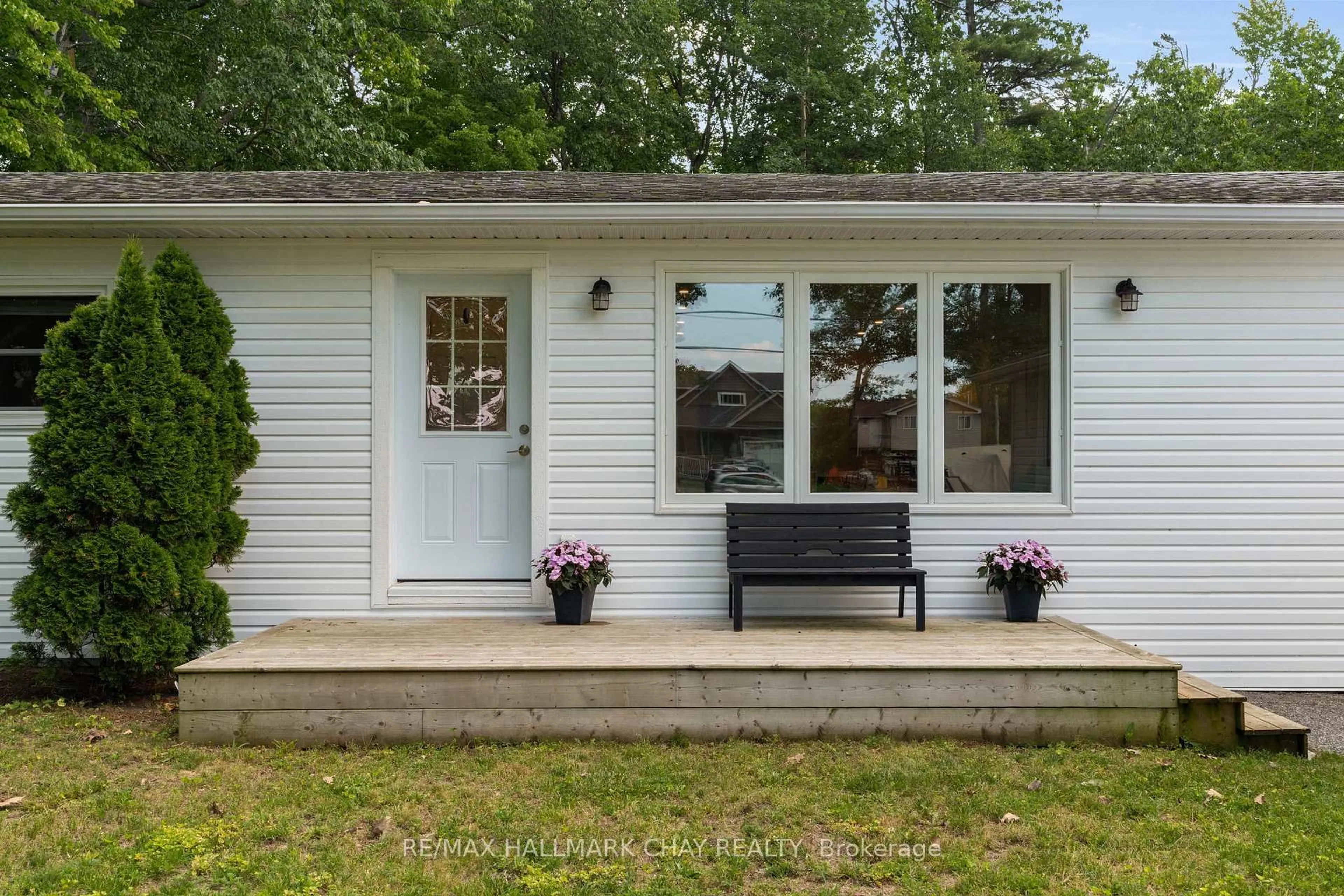 Home with vinyl exterior material, street for 1853 River Rd, Wasaga Beach Ontario L9Z 1L1