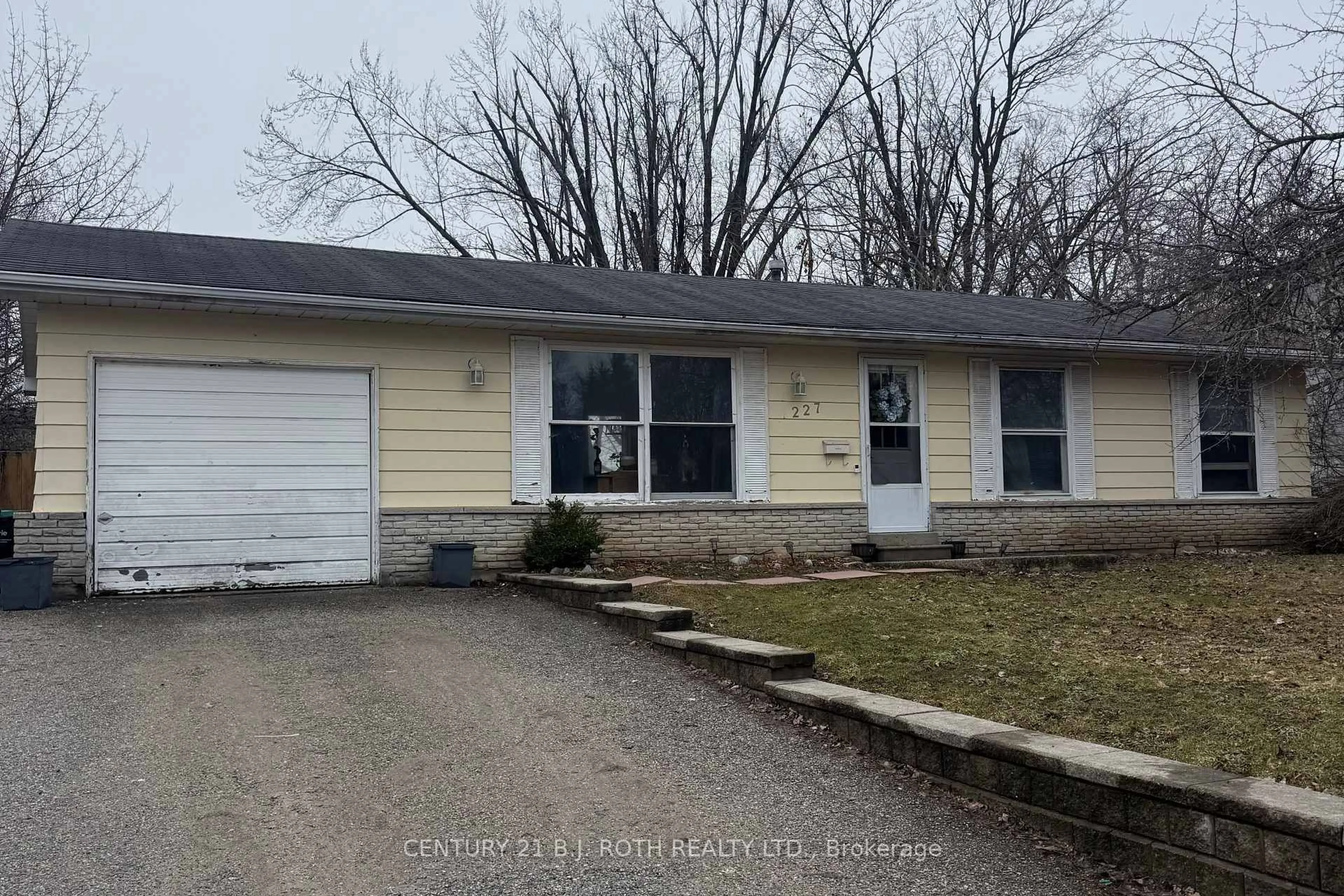 Home with vinyl exterior material, street for 227 Pine Dr, Barrie Ontario L4N 4H6