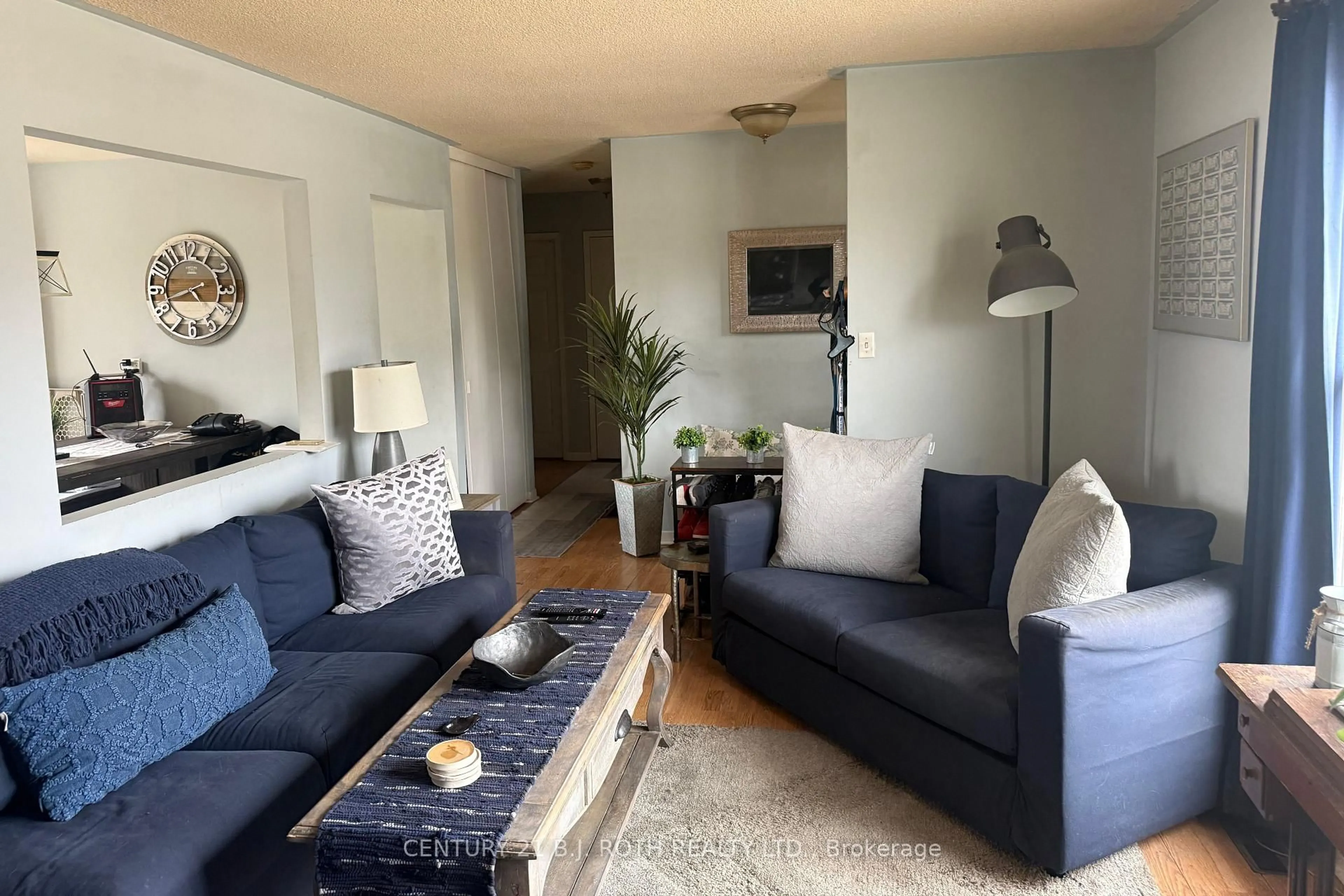 Living room with furniture, unknown for 227 Pine Dr, Barrie Ontario L4N 4H6