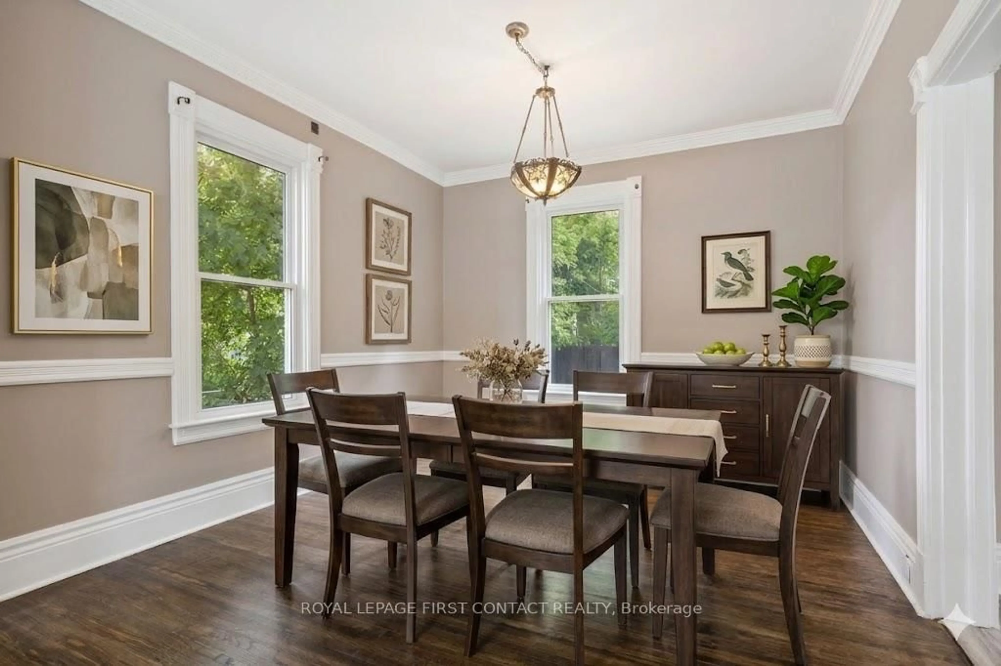 Dining room, wood/laminate floor for 55 Burton Ave, Barrie Ontario L4N 2R5