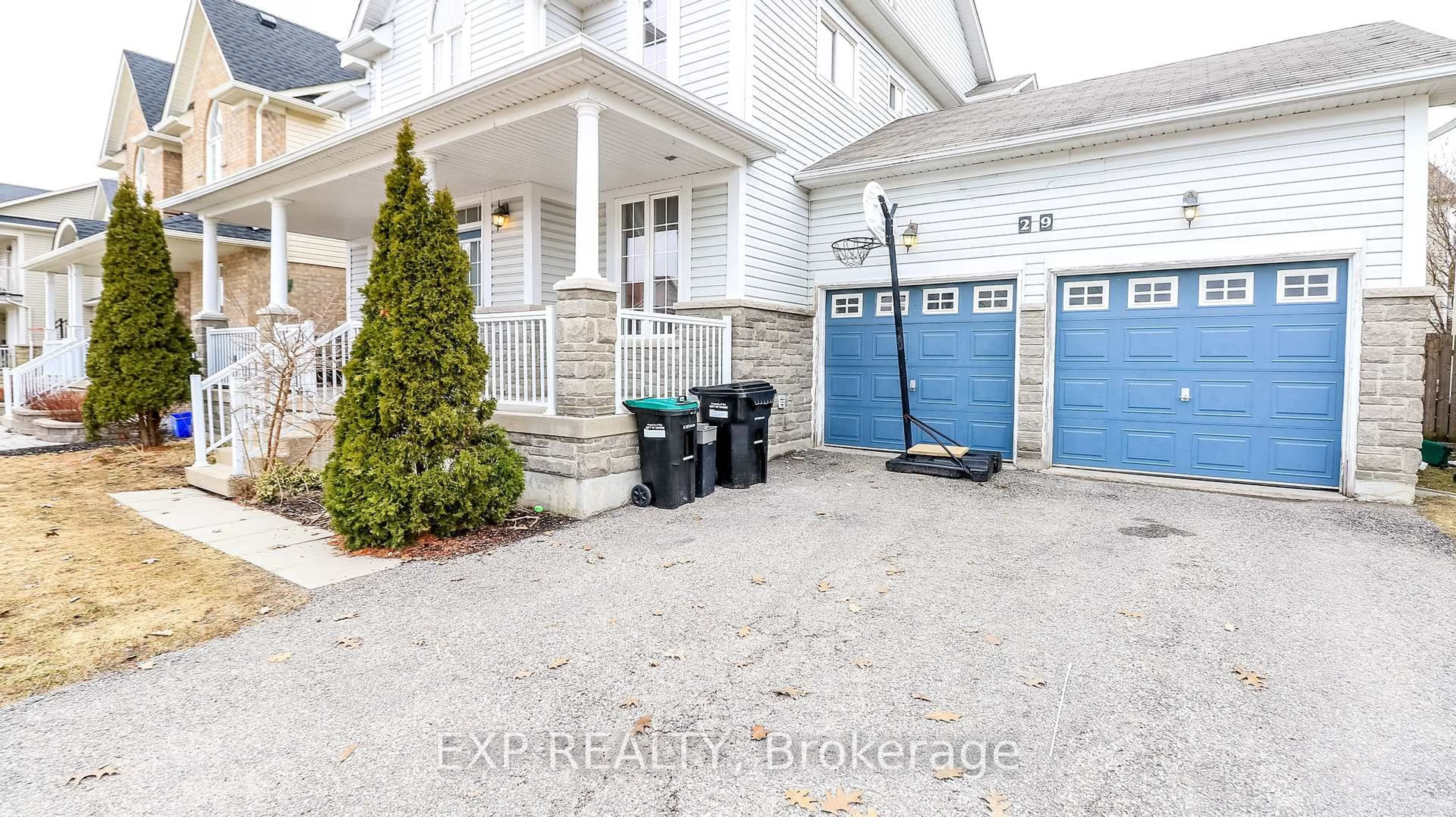 Indoor entryway for 29 The Queensway, Barrie Ontario L4M 7H5