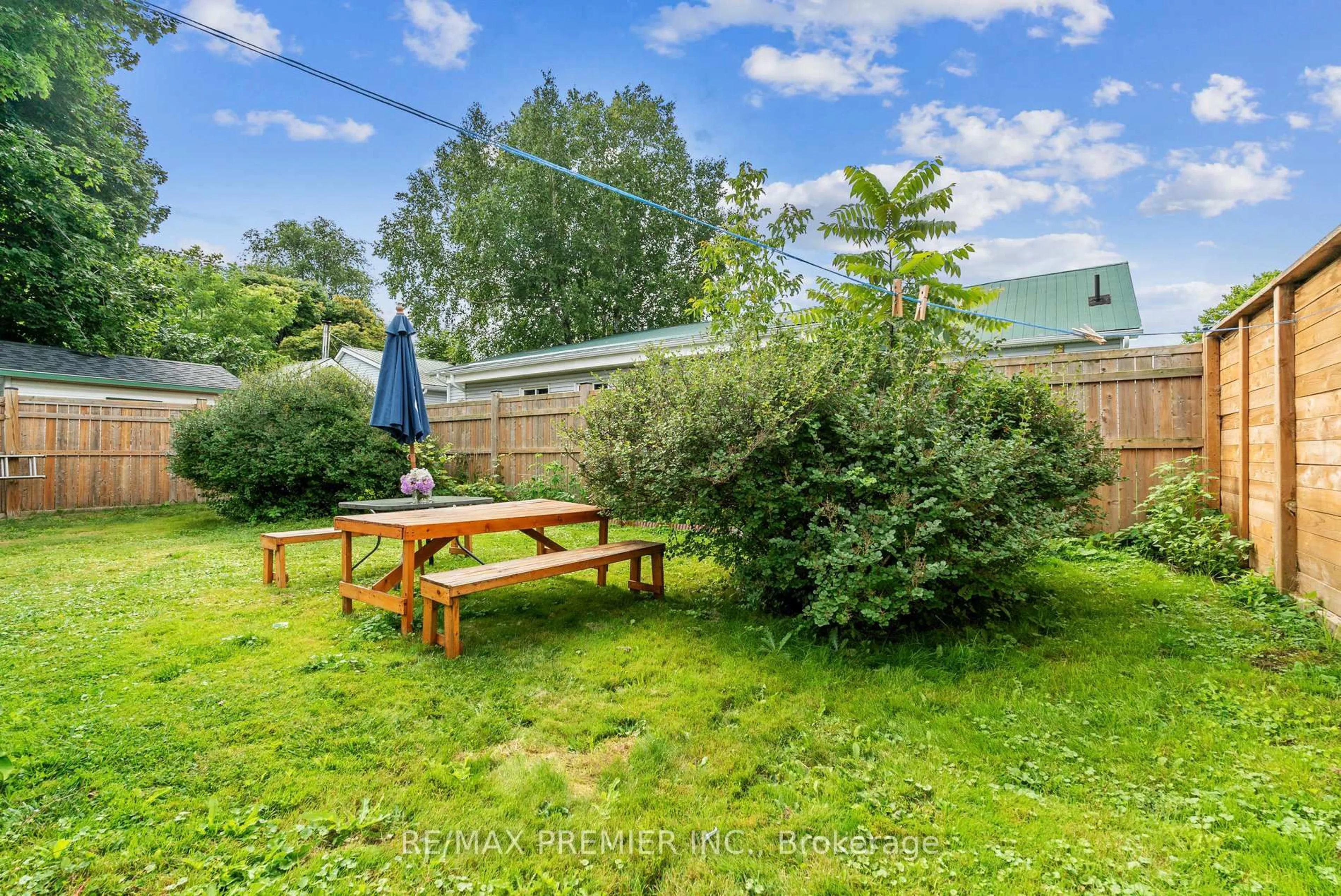 Patio, unknown for 104 Rodney St, Collingwood Ontario L9Y 1E1