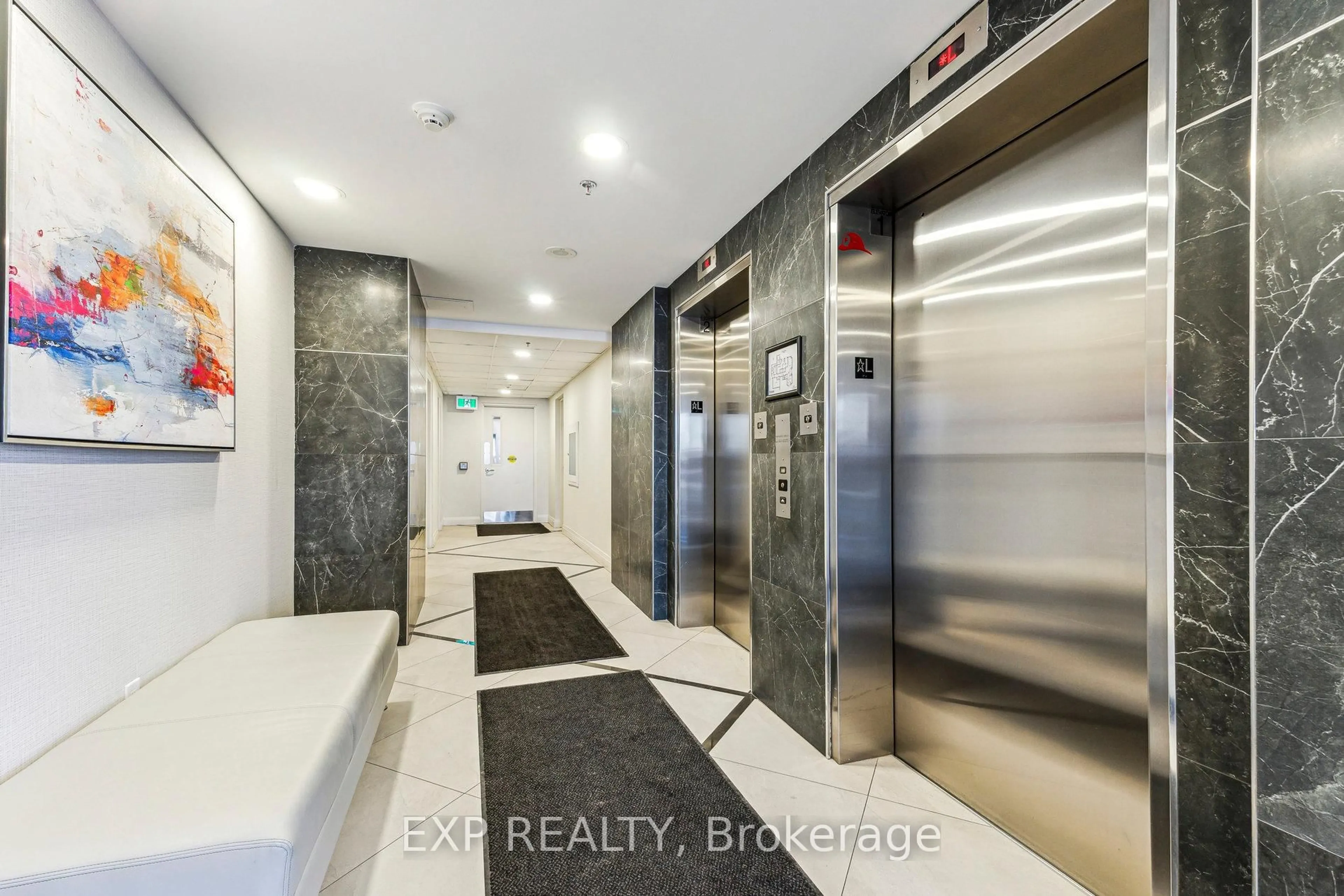 Indoor foyer for 6 Toronto St #604, Barrie Ontario L4N 9R2