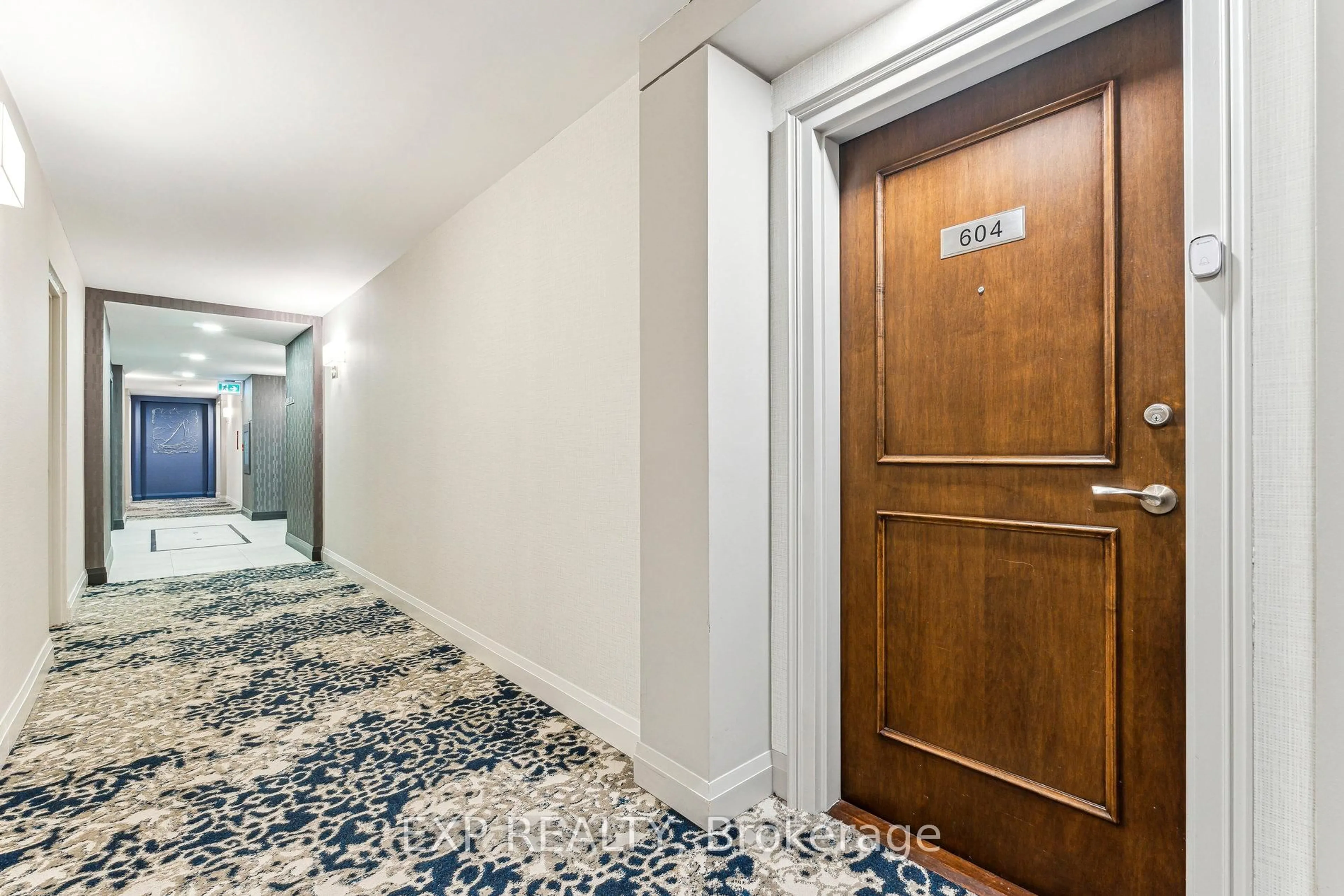 Indoor foyer for 6 Toronto St #604, Barrie Ontario L4N 9R2