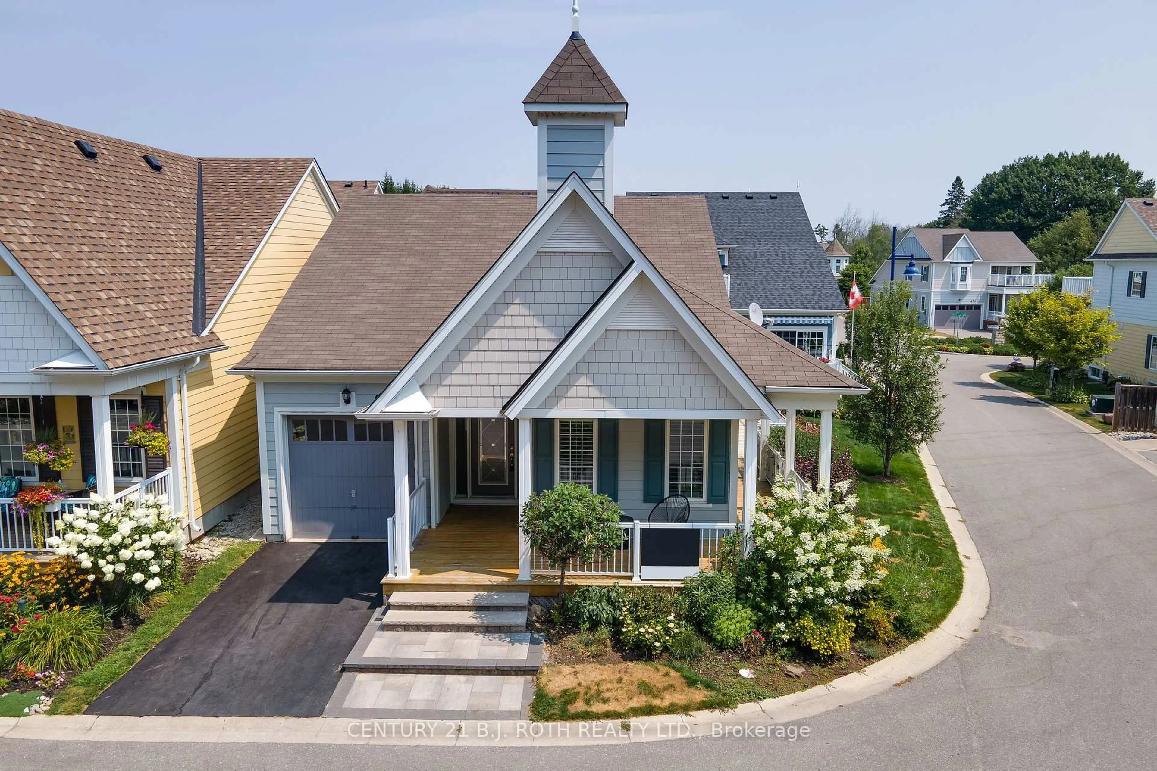 A pic from outside/outdoor area/front of a property/back of a property/a pic from drone, street for 3327 Summerhill Way, Severn Ontario L3V 0E1