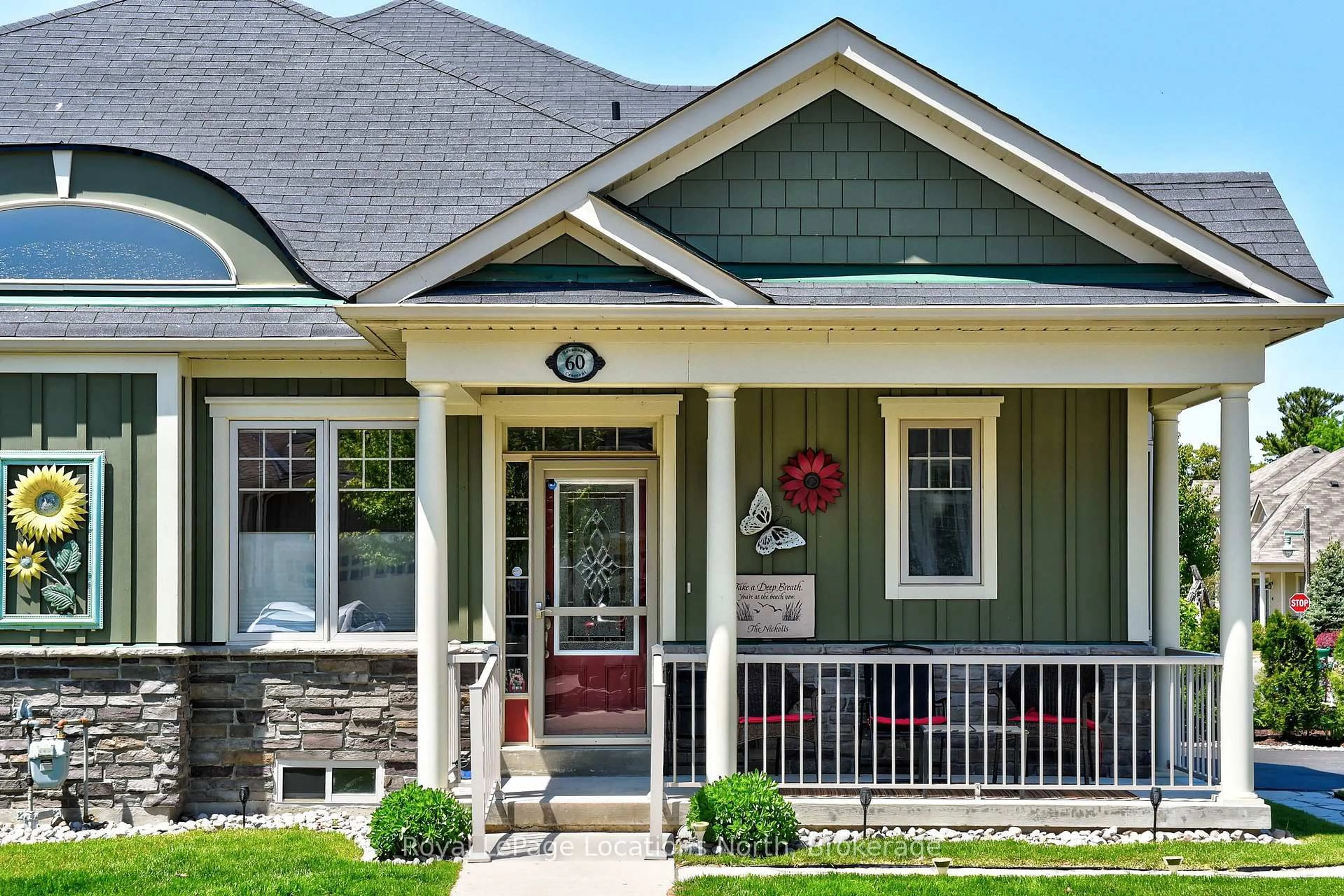 Home with vinyl exterior material, street for 60 SAVANNAH Cres, Wasaga Beach Ontario L9Z 0E7